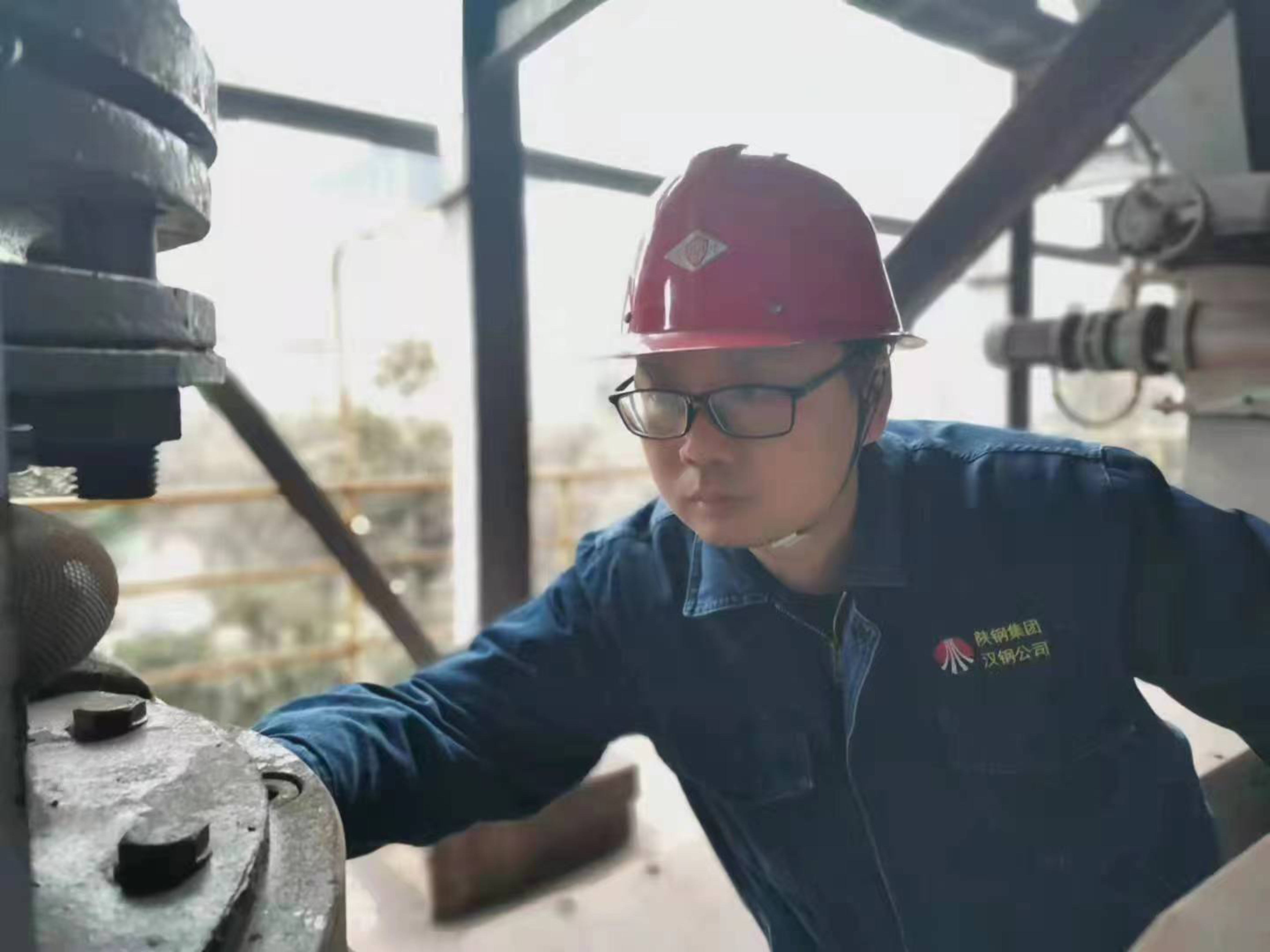 “稳定顺行”背后的无名英雄-----记汉钢公司2021-2022年度“劳动模范”胡刚 “稳定顺行”背后的无名英雄-----记汉钢公司2021-2022年度“劳动模范”胡刚