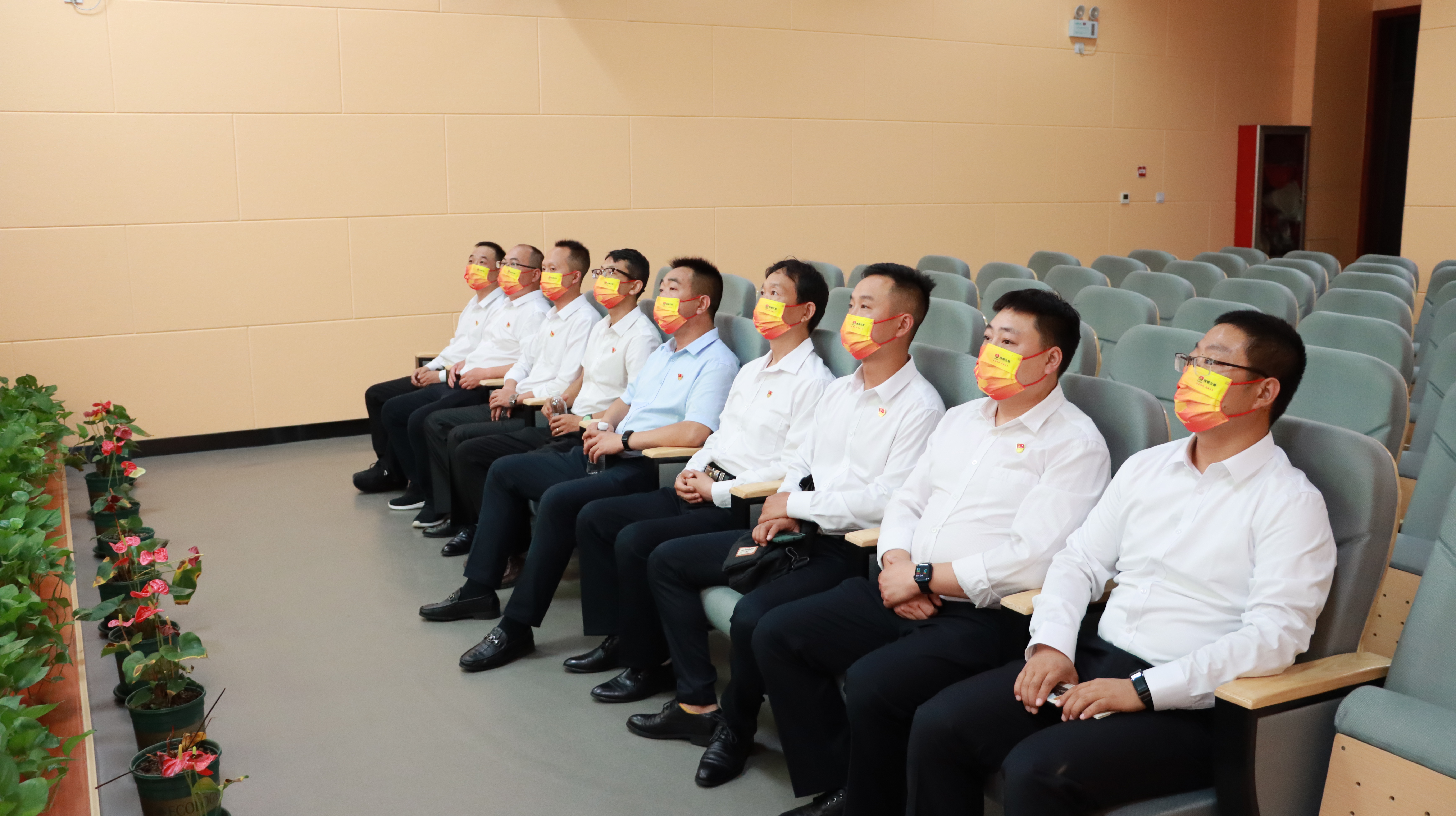 坚持党建引领  赋能发展动力