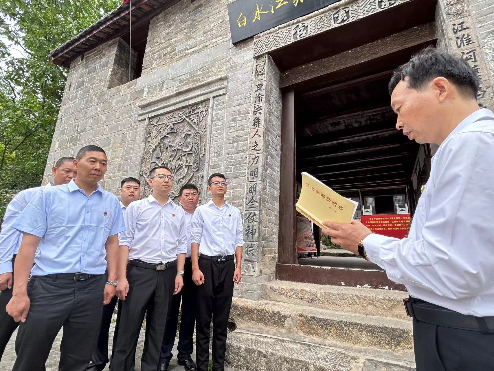 坚持党建引领  赋能发展动力