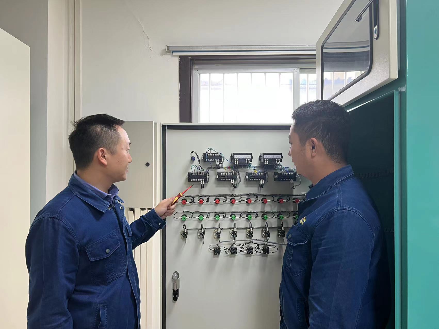 “守”住计量数据关，“量”出生产高标准