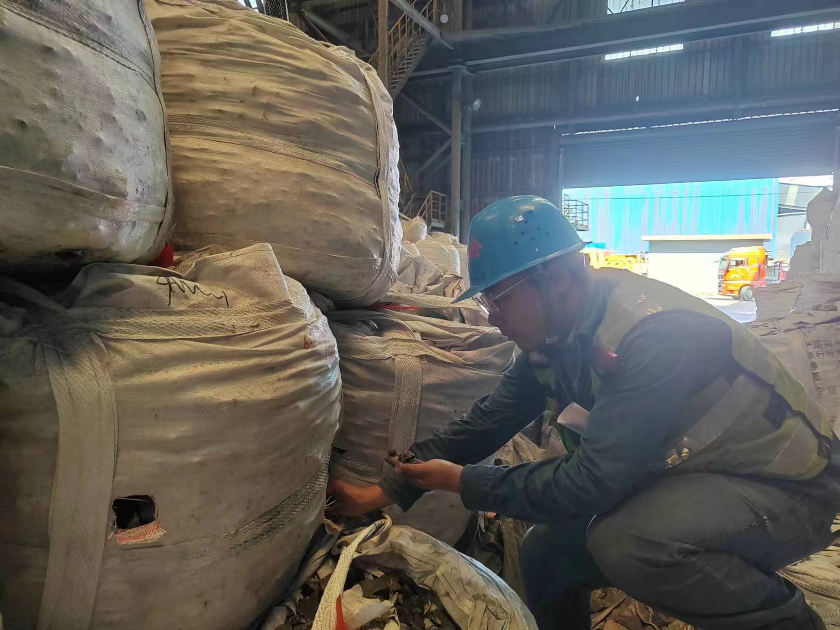 严把原料监督，点亮廉洁“警示灯”