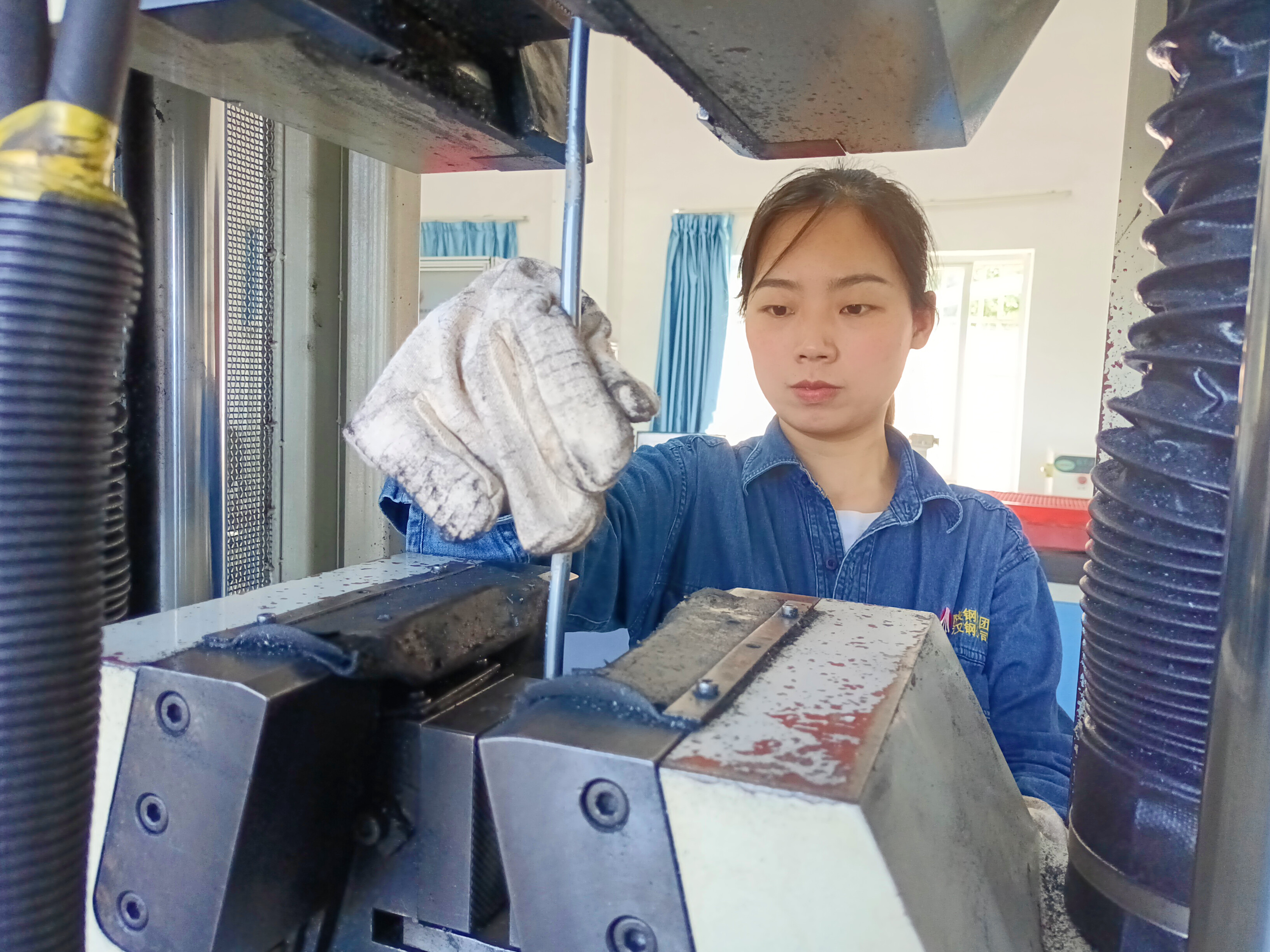 锲而不舍，终为赢家 ——记汉钢公司第十三届分析工、性能试验工技术比武 “技术状元”李莉