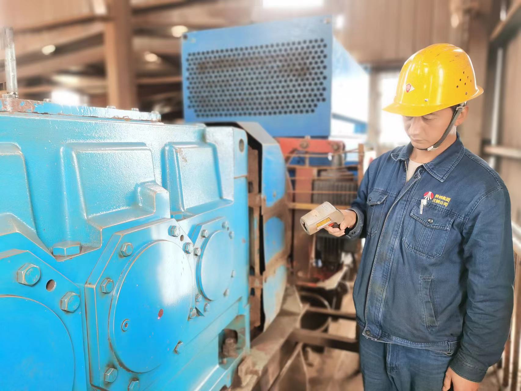 不惧“烤”验 防暑降温施“凉”策