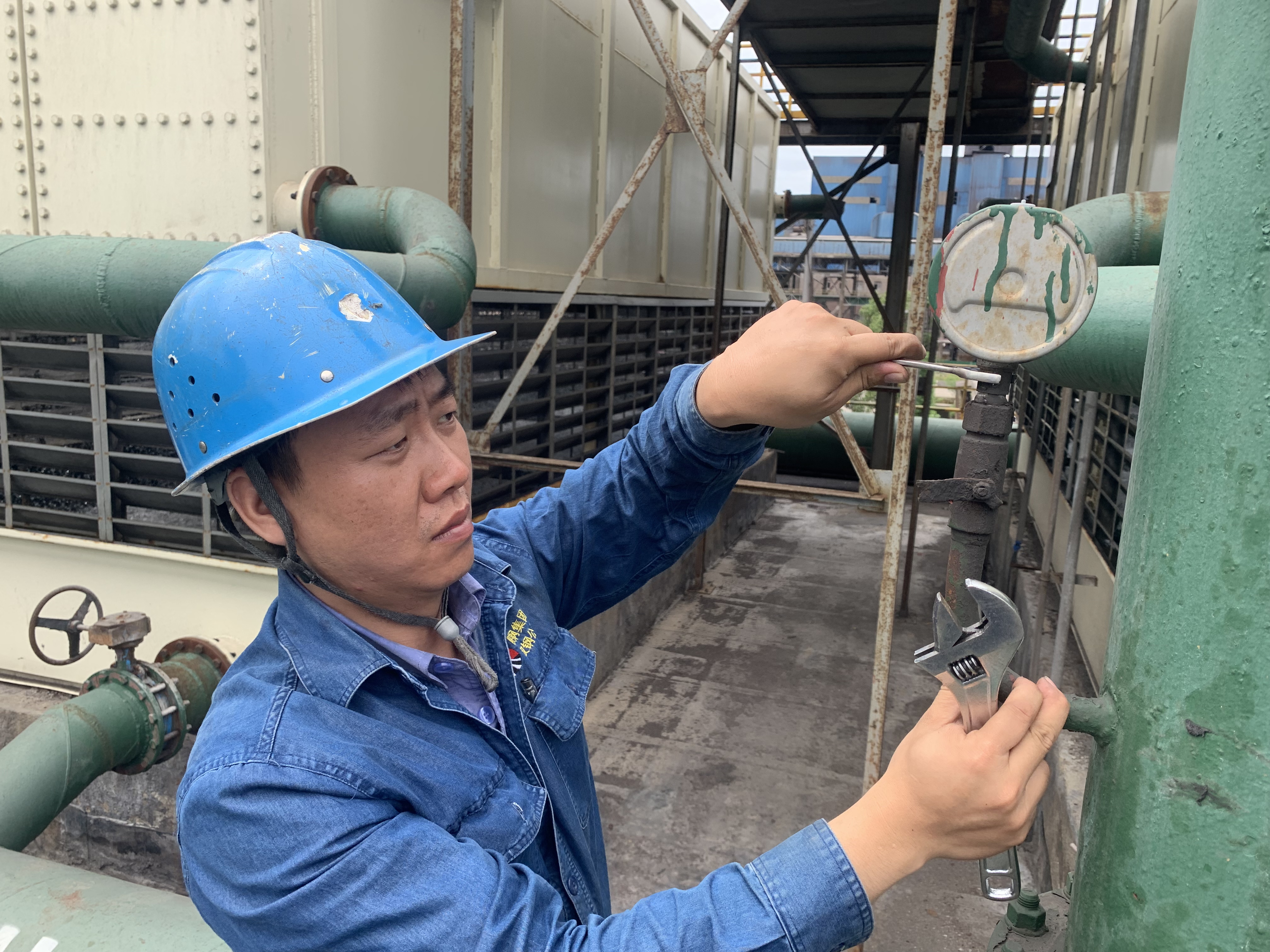 钢铁一线,激燃青春之火 钢铁一线,激燃青春之火