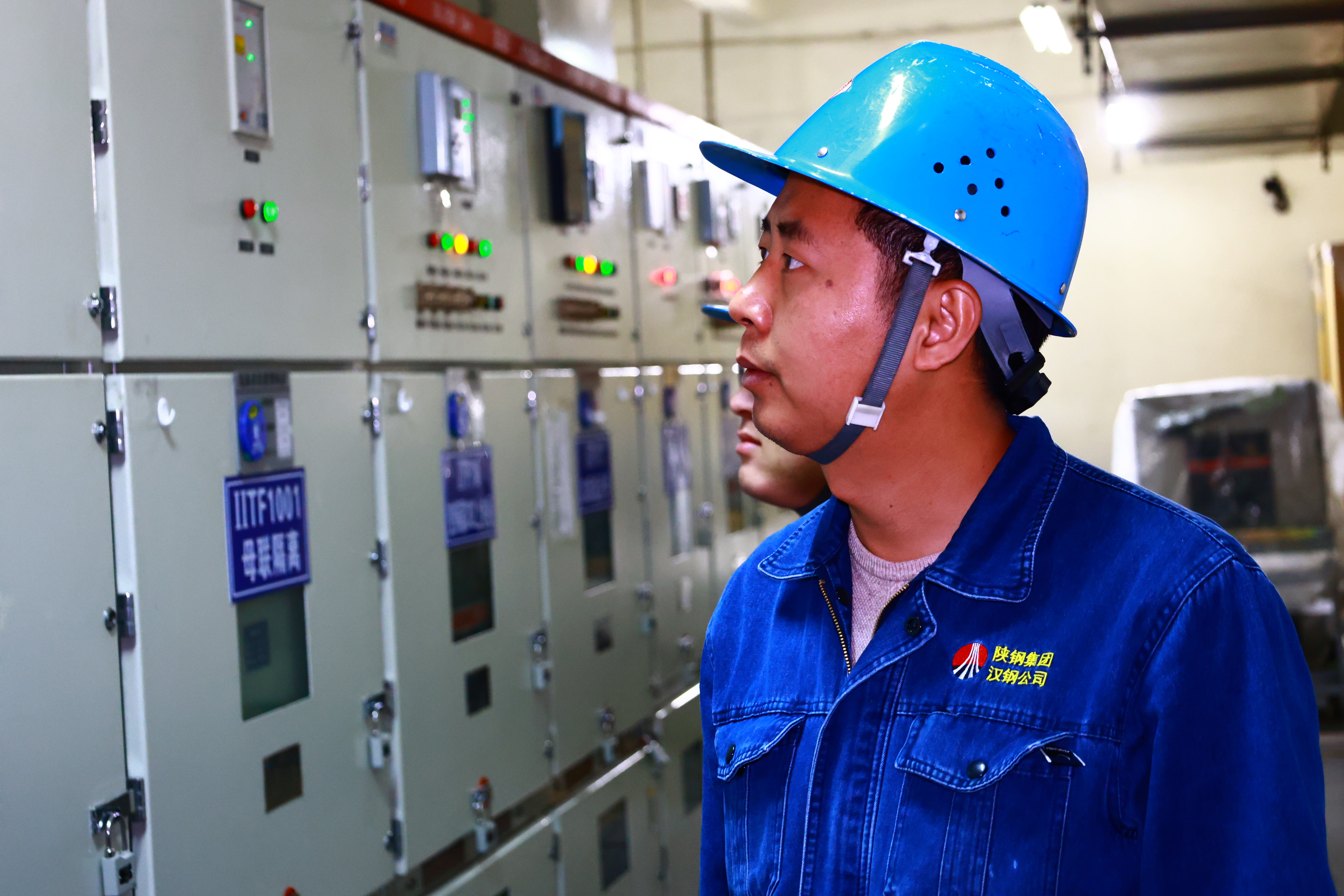 从陕南娃到“技术状元”---记第九届“陕钢杯”职业技能竞赛维修电工技术状元冯明义 从陕南娃到“技术状元”---记第九届“陕钢杯”职业技能竞赛维修电工技术状元冯明义