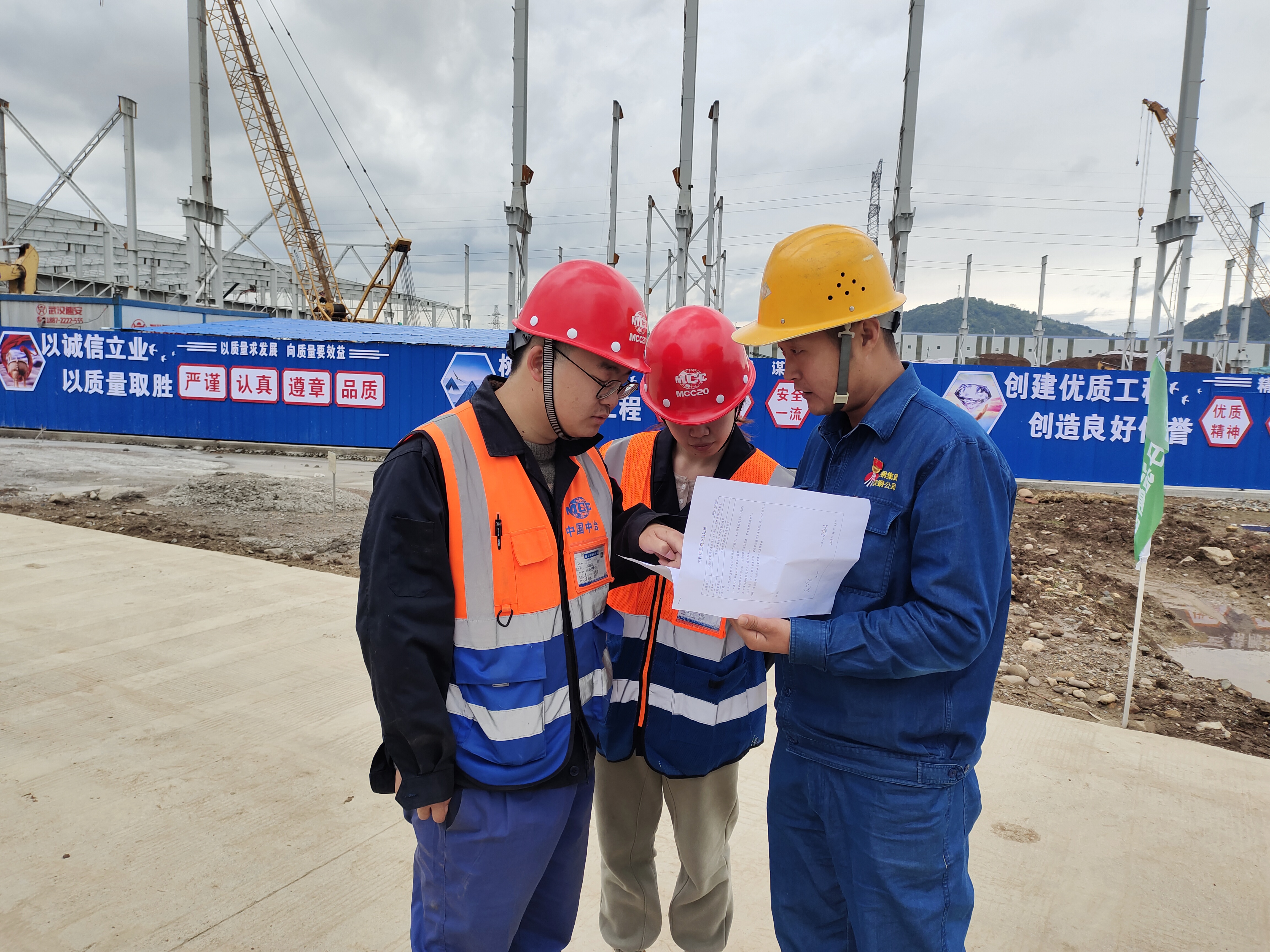 “五支彩笔”描绘项目建设“新画卷”