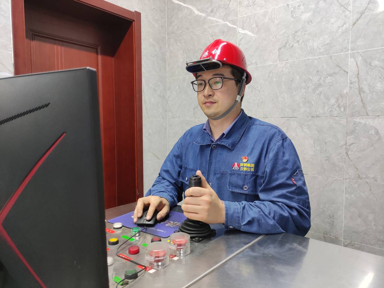 铆足“三股劲”，助推“实干之舟”扬帆远航