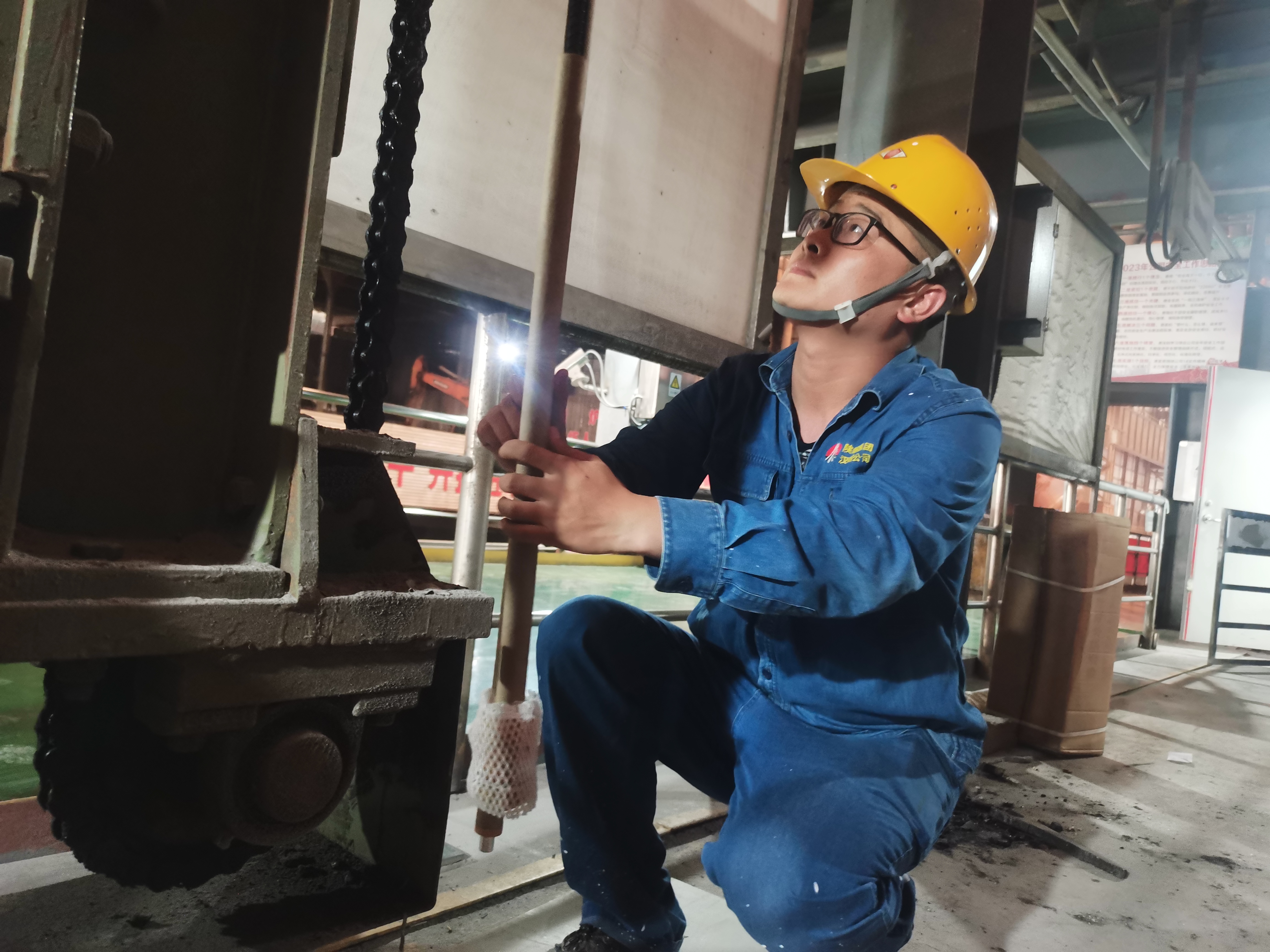 何以能“咬铜吃铁”，只缘他有“钢牙利齿”