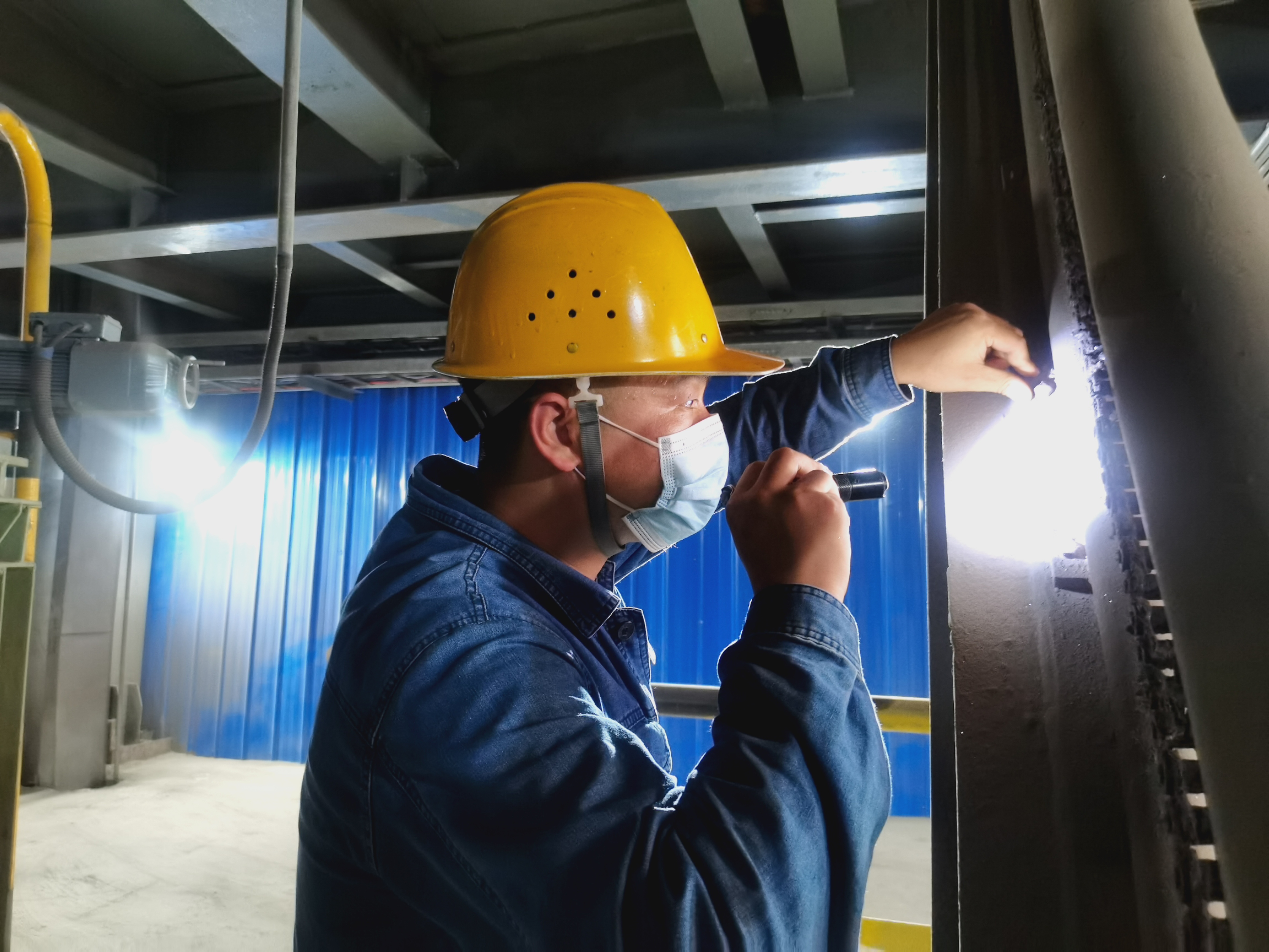 何以能“咬铜吃铁”，只缘他有“钢牙利齿”