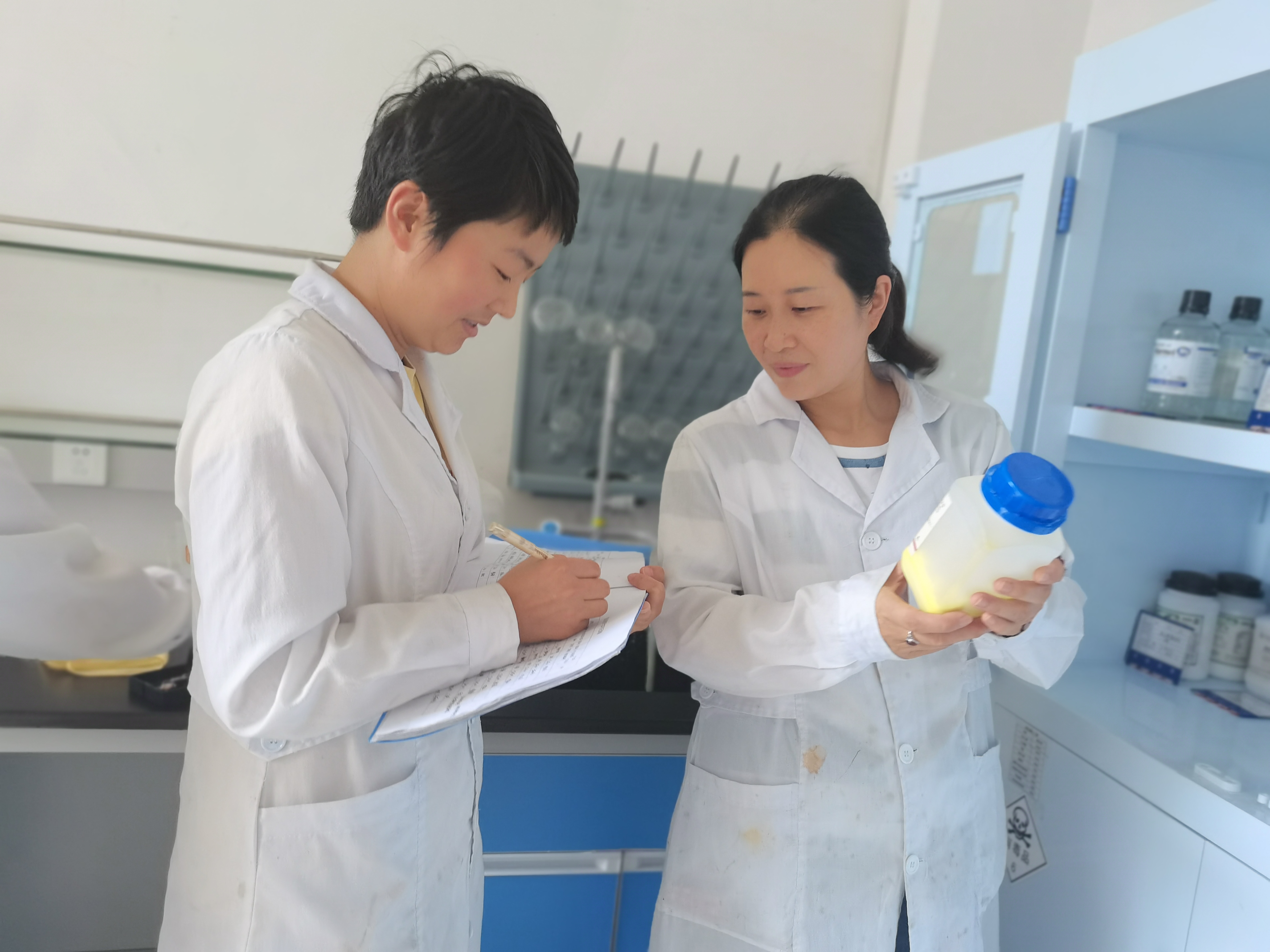 最美“红姐”,让芳华在方寸之地绽放 最美“红姐”,让芳华在方寸之地绽放