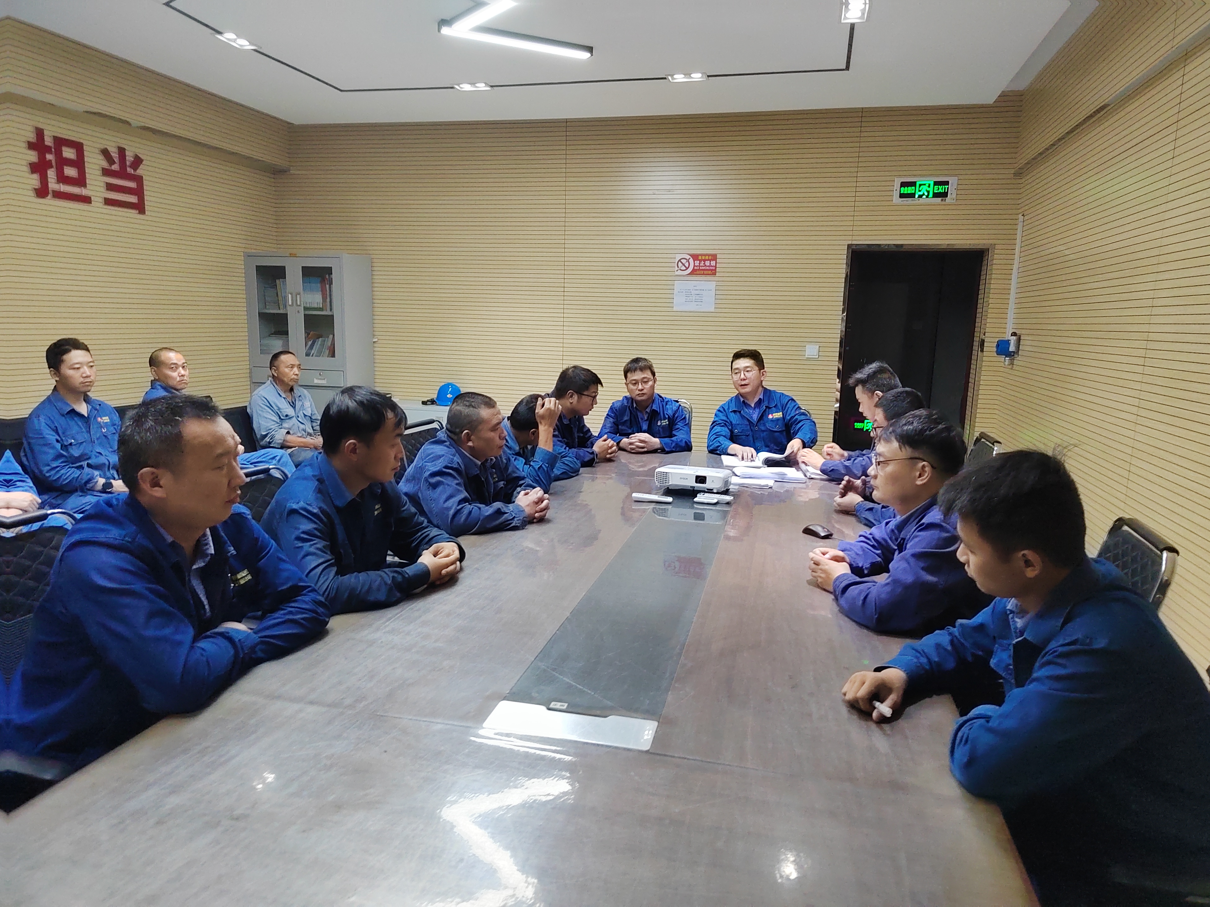 冲刺“下半程” 跑出安全“加速度”