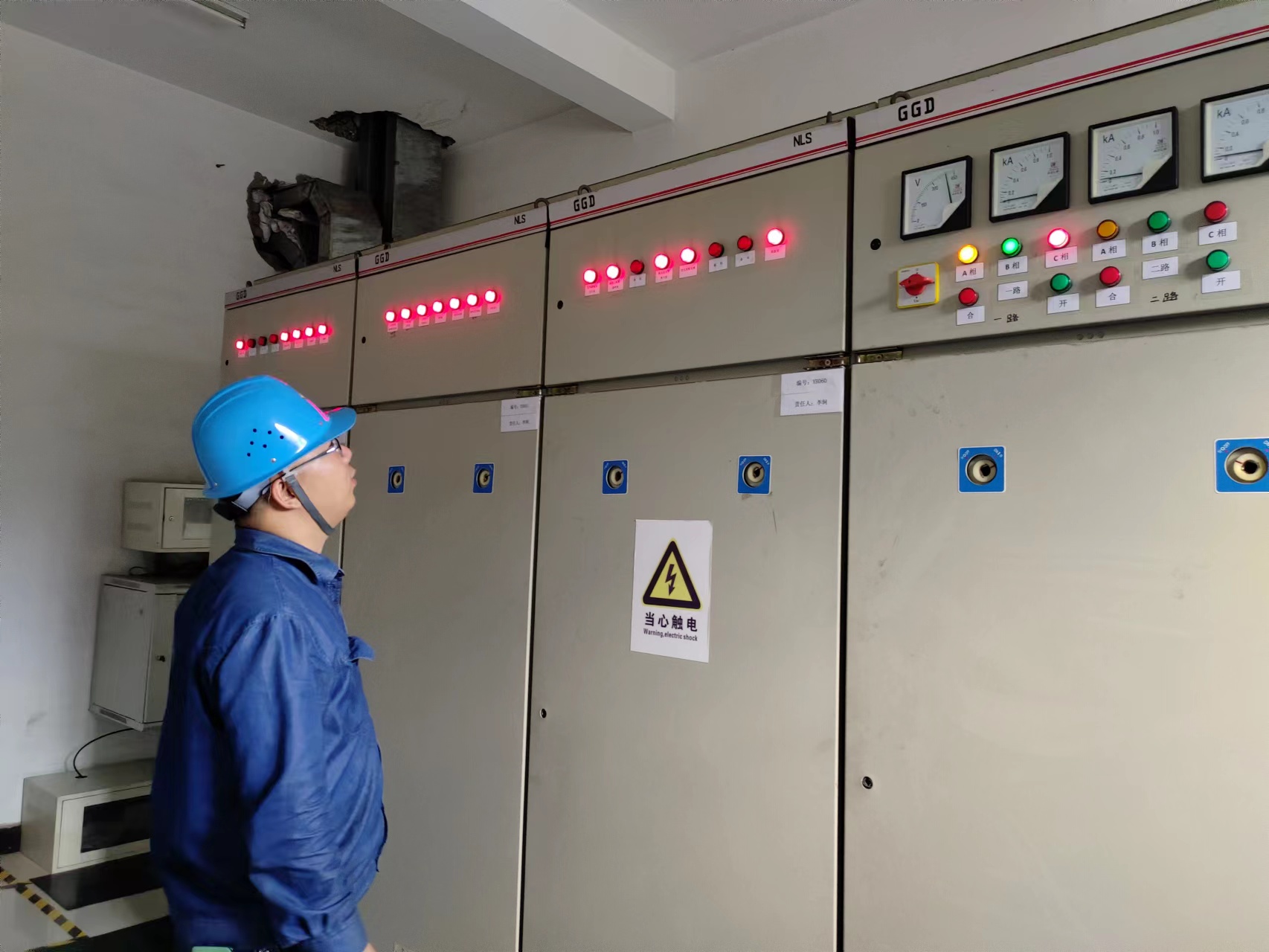 他，怎一个“抠”字了得