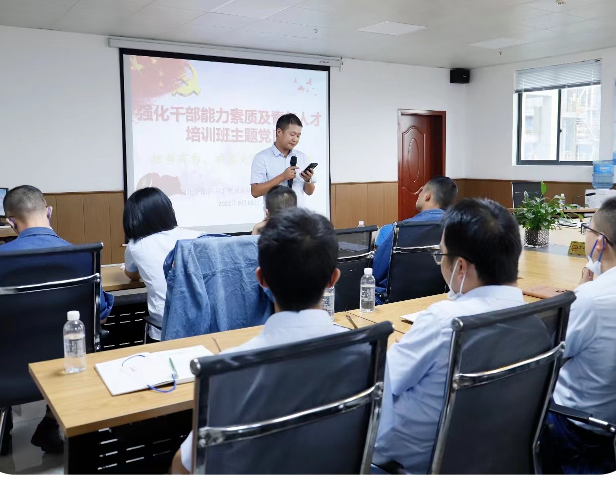 “青蓝相继”激活人才发展新动能 “青蓝相继”激活人才发展新动能