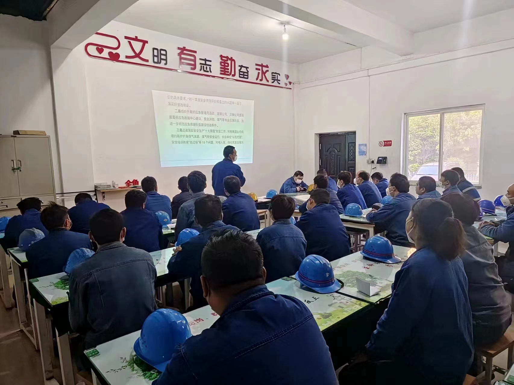 “青蓝相继”激活人才发展新动能 “青蓝相继”激活人才发展新动能