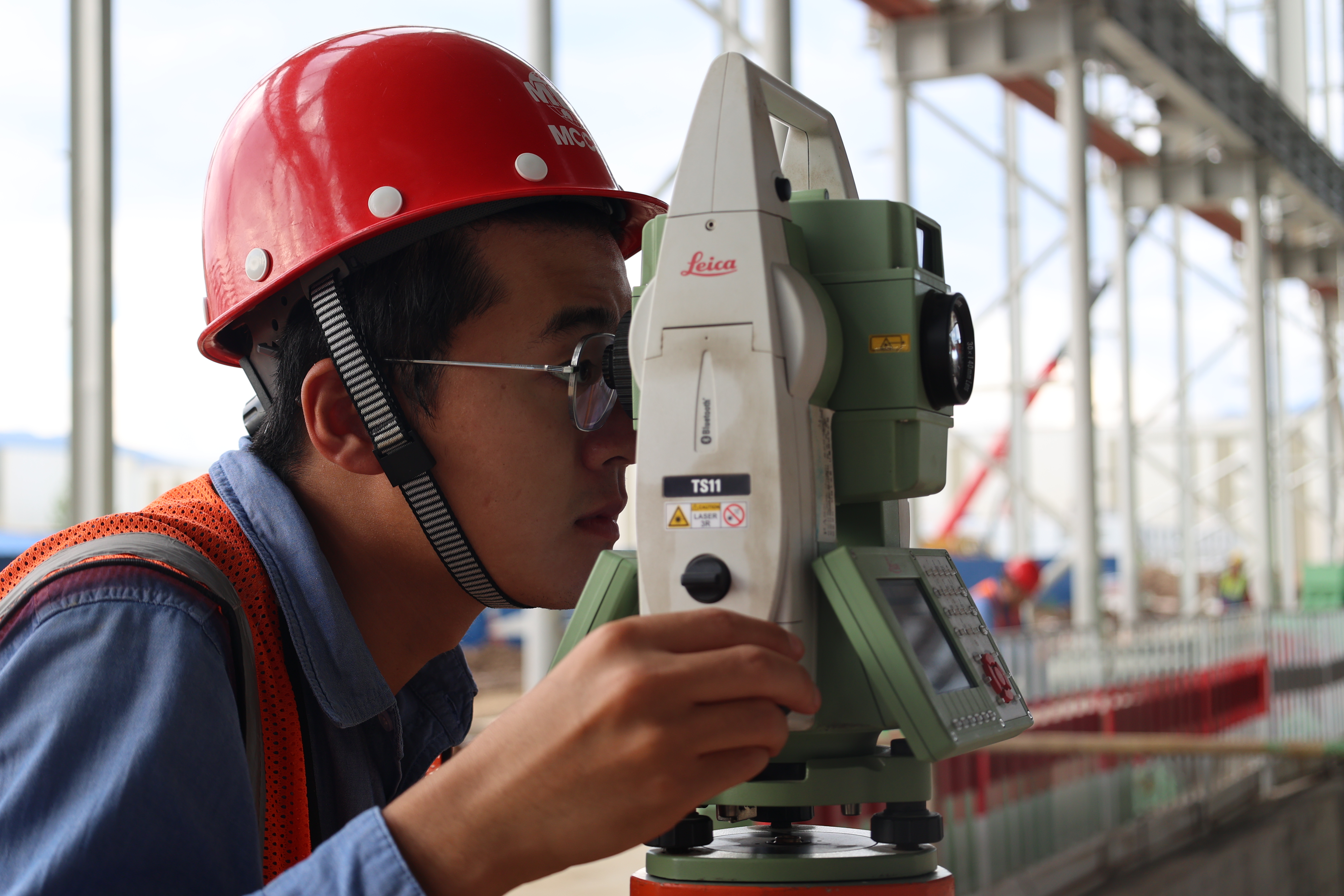 一条安全线，守护高质量项目建设“制高点”