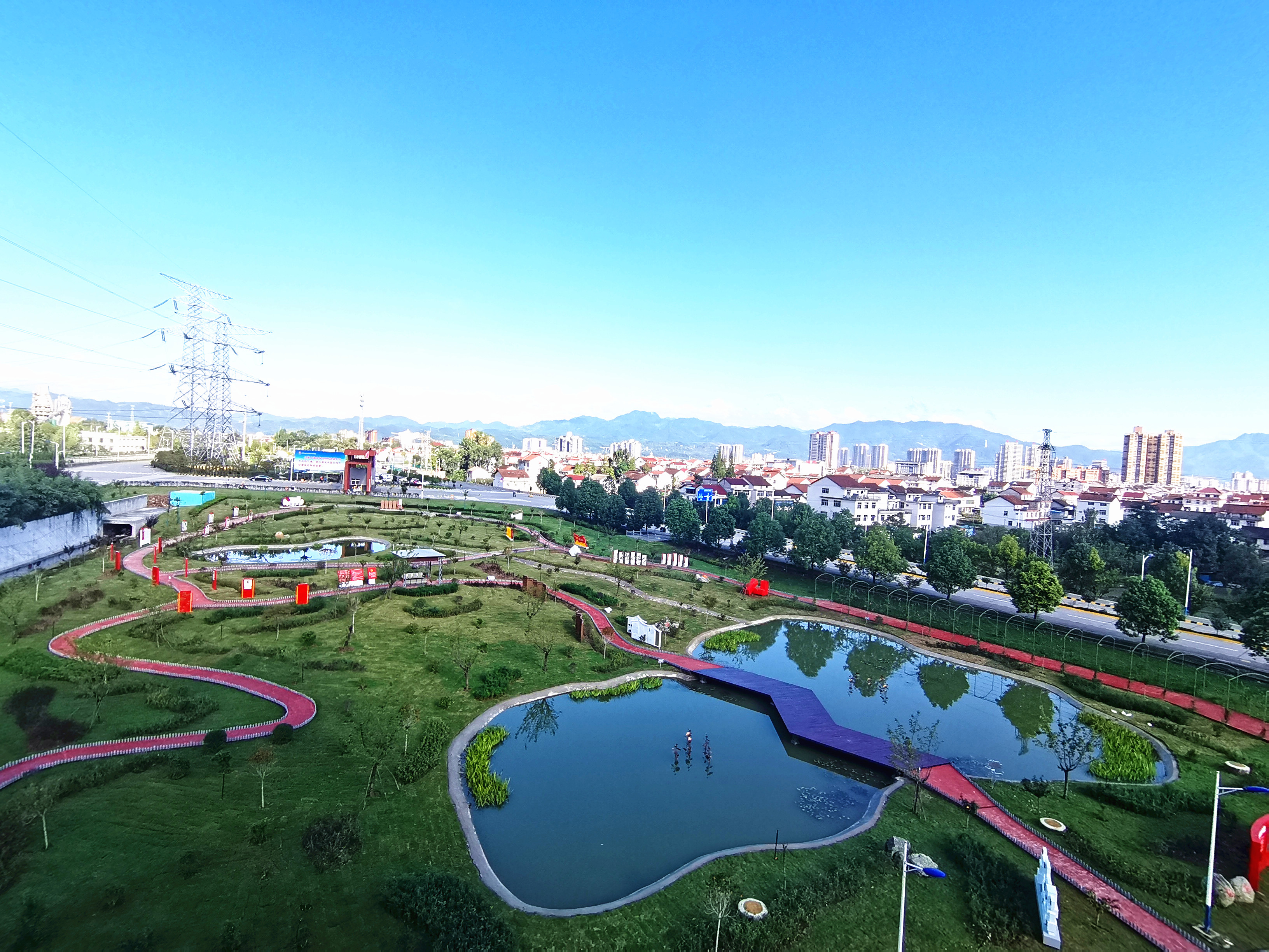 紧锣密鼓开展秋季绿化美化  扎实筑牢公司绿色发展之基