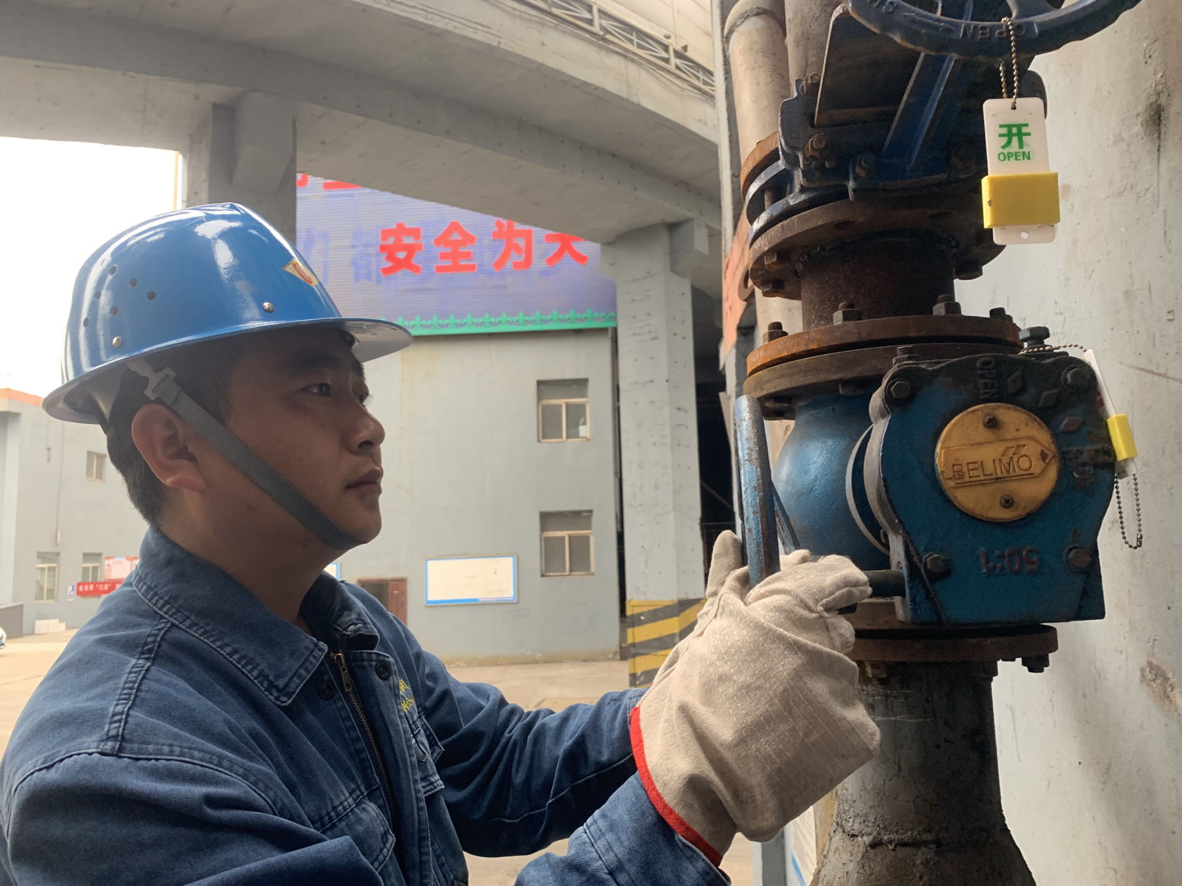 秋意渐浓,他们用行动齐绘奋进图 秋意渐浓,他们用行动齐绘奋进图