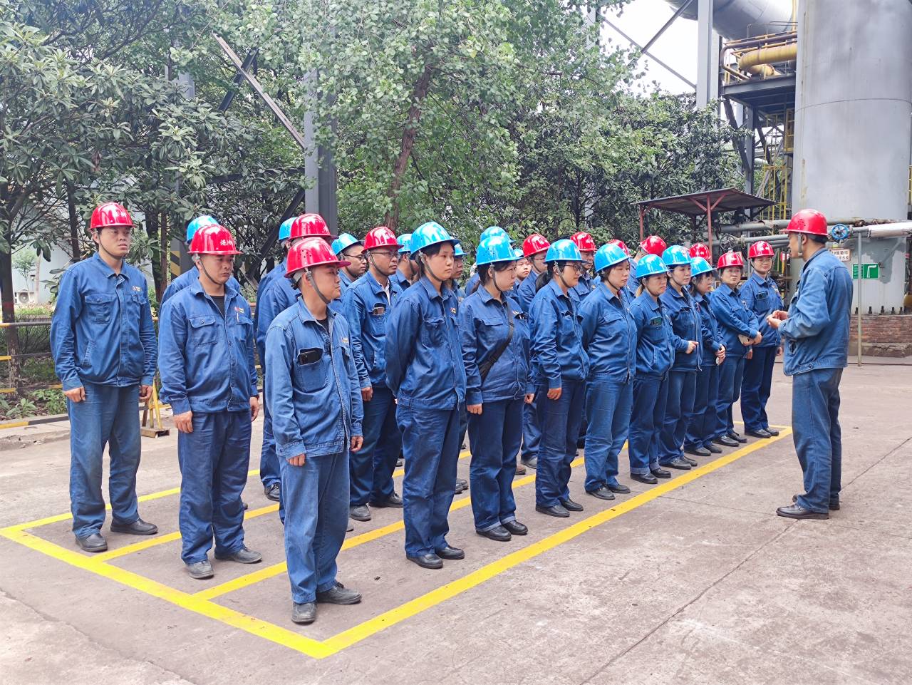 紧盯安全“红线” 握牢发展“长线” 紧盯安全“红线” 握牢发展“长线”