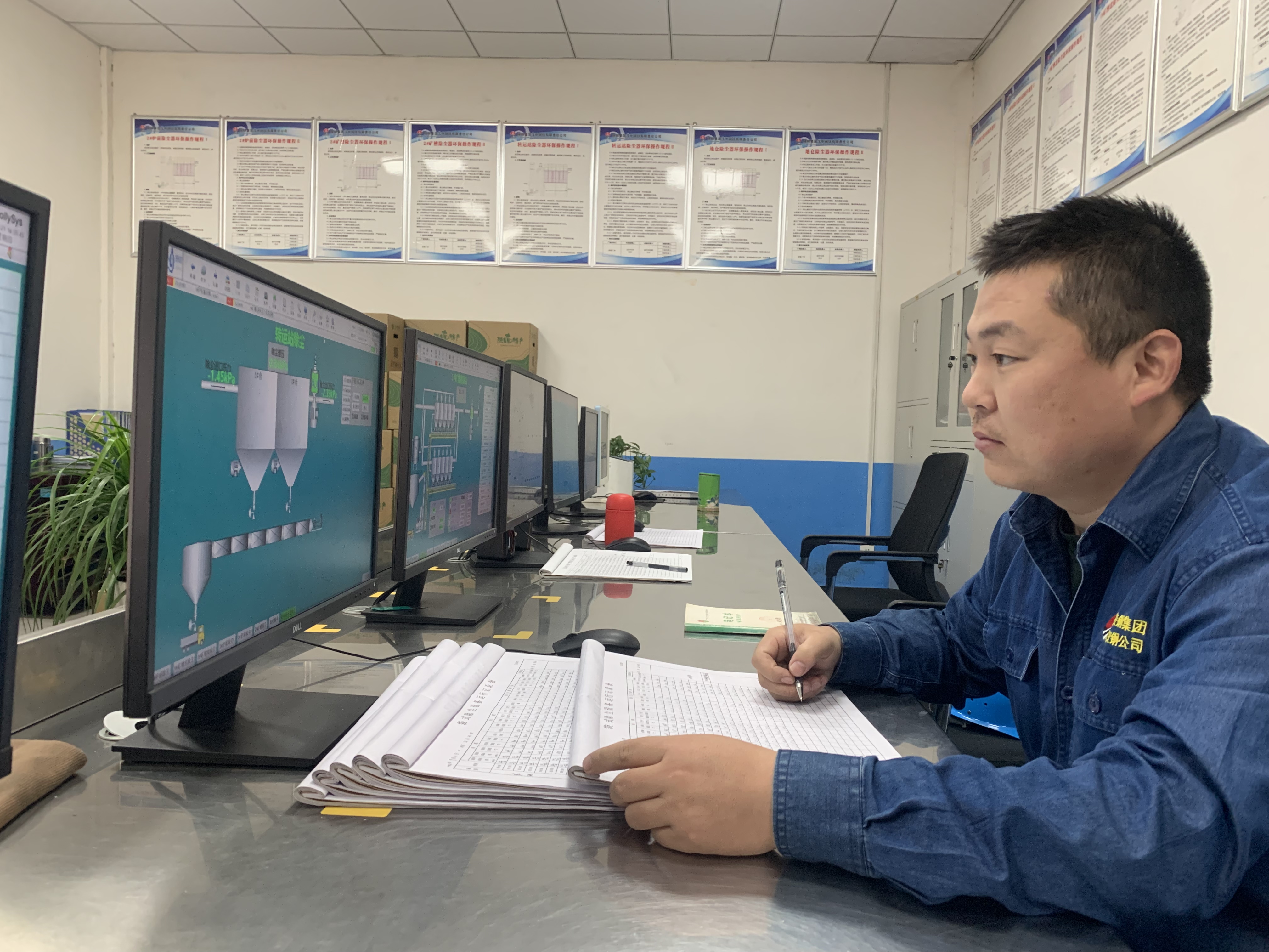 秋意渐浓,他们用行动齐绘奋进图 秋意渐浓,他们用行动齐绘奋进图