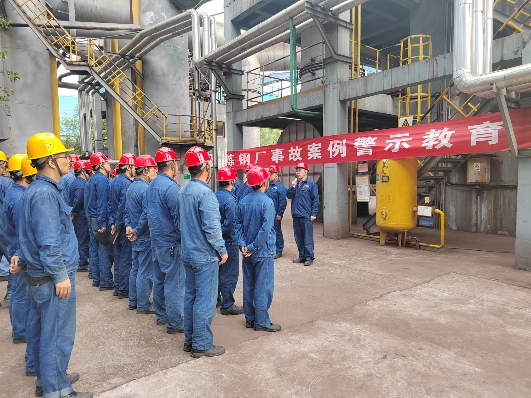 党建铸魂 安全强基 党建铸魂 安全强基