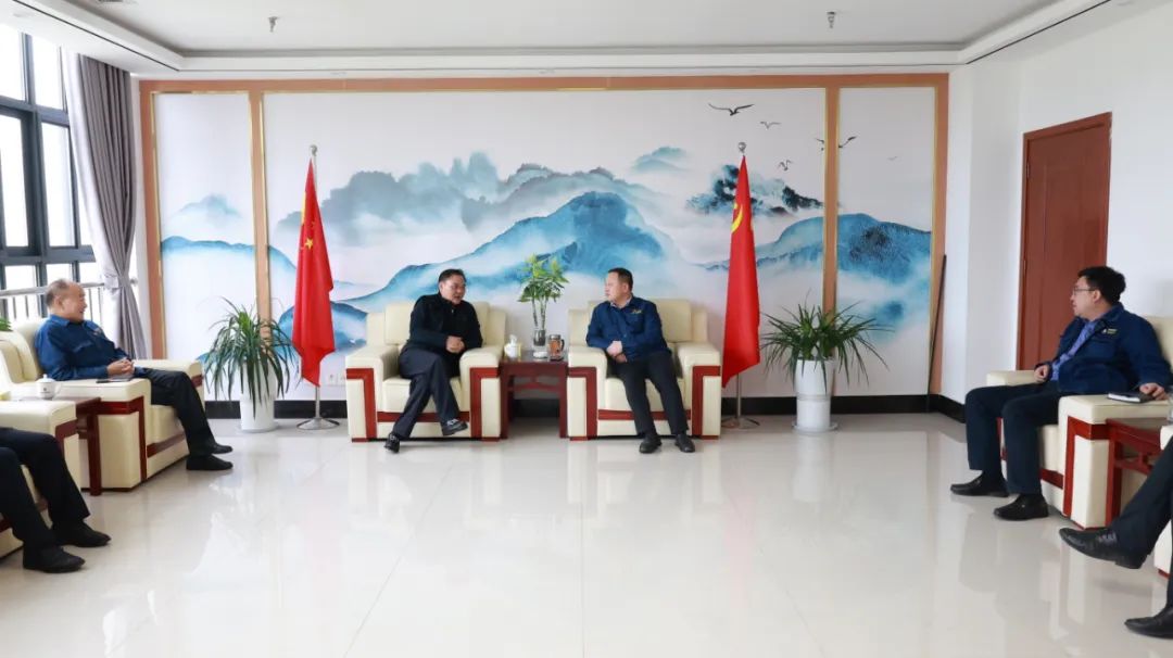 汉钢集团董事长王干文一行到公司交流座谈