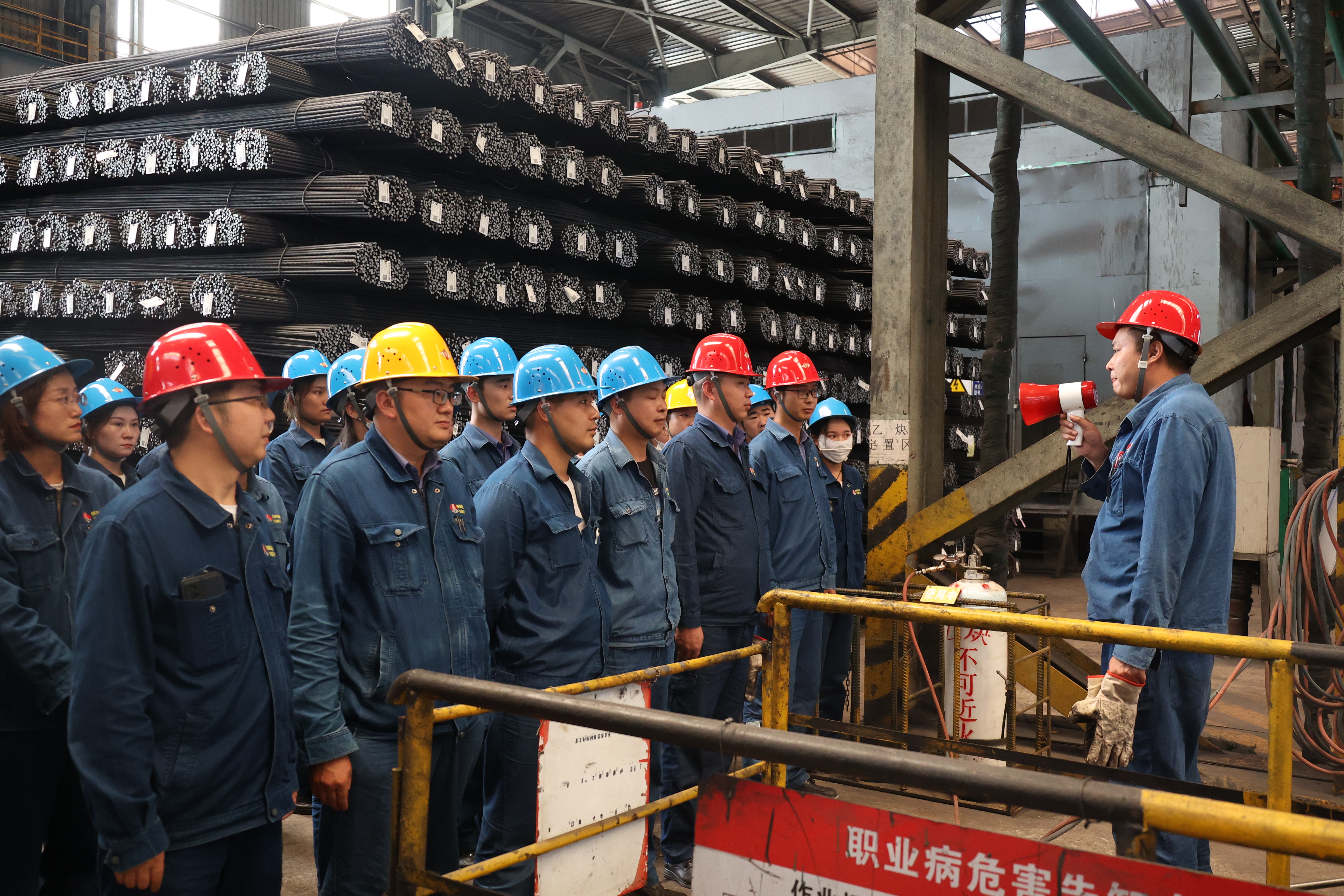 “满格”状态  为安全生产再加码