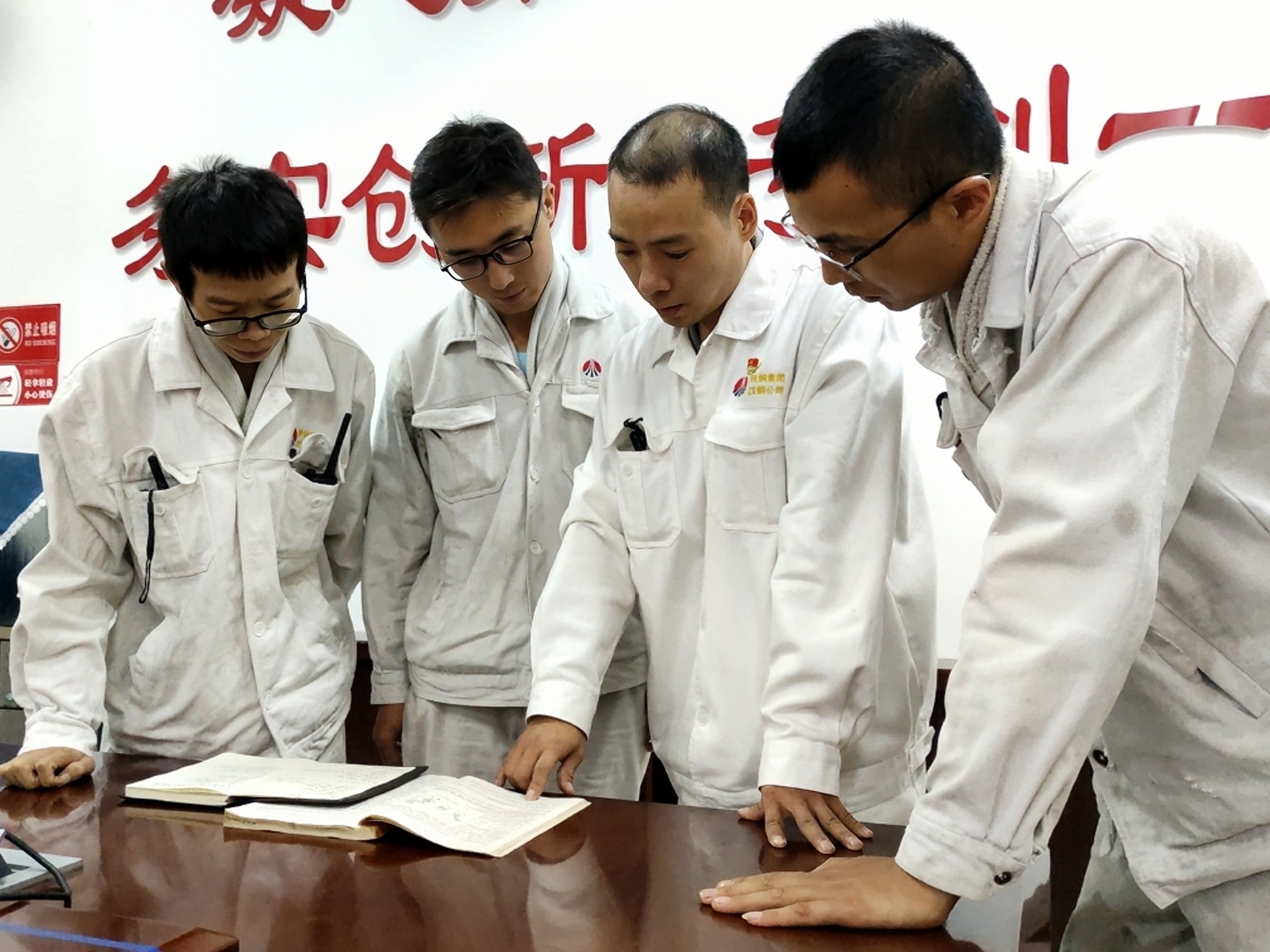 十八年摸爬滚打 铸就不一样的钢铁人生——记汉中市2023年第三季度敬业奉献类“最美系列人物”陈磊 十八年摸爬滚打 铸就不一样的钢铁人生——记汉中市2023年第三季度敬业奉献类“最美系列人物”陈磊