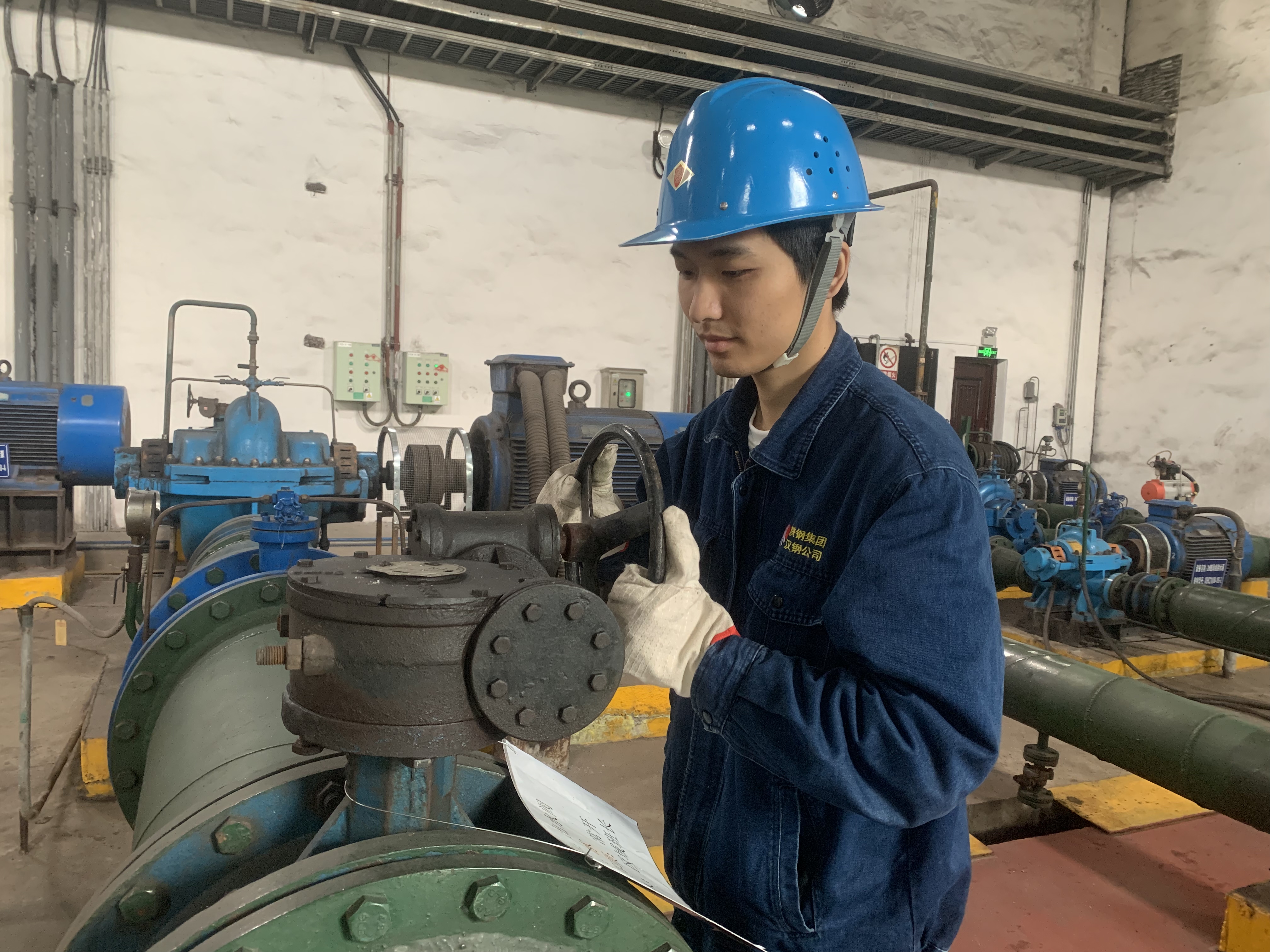 看,生产一线的“青年联盟” 看,生产一线的“青年联盟”