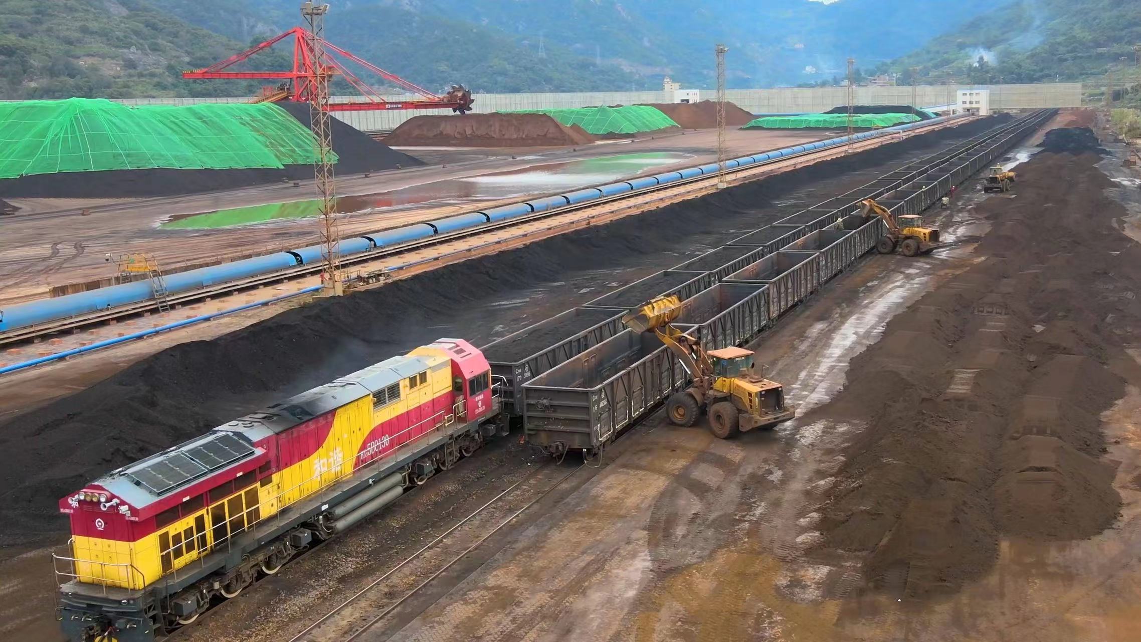 翻车线上,你奋战的背影最美! 翻车线上,你奋战的背影最美!