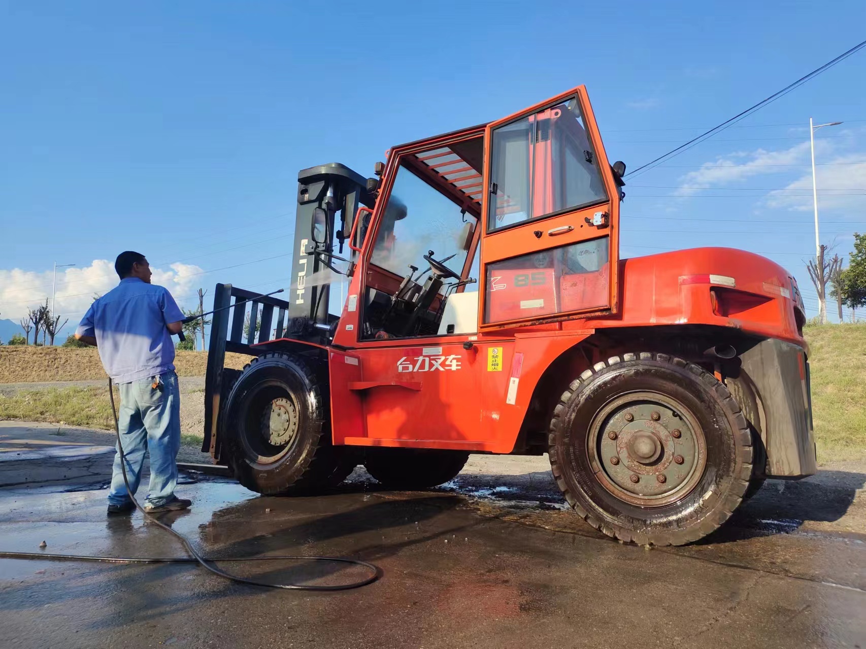 翻车线上,你奋战的背影最美! 翻车线上,你奋战的背影最美!