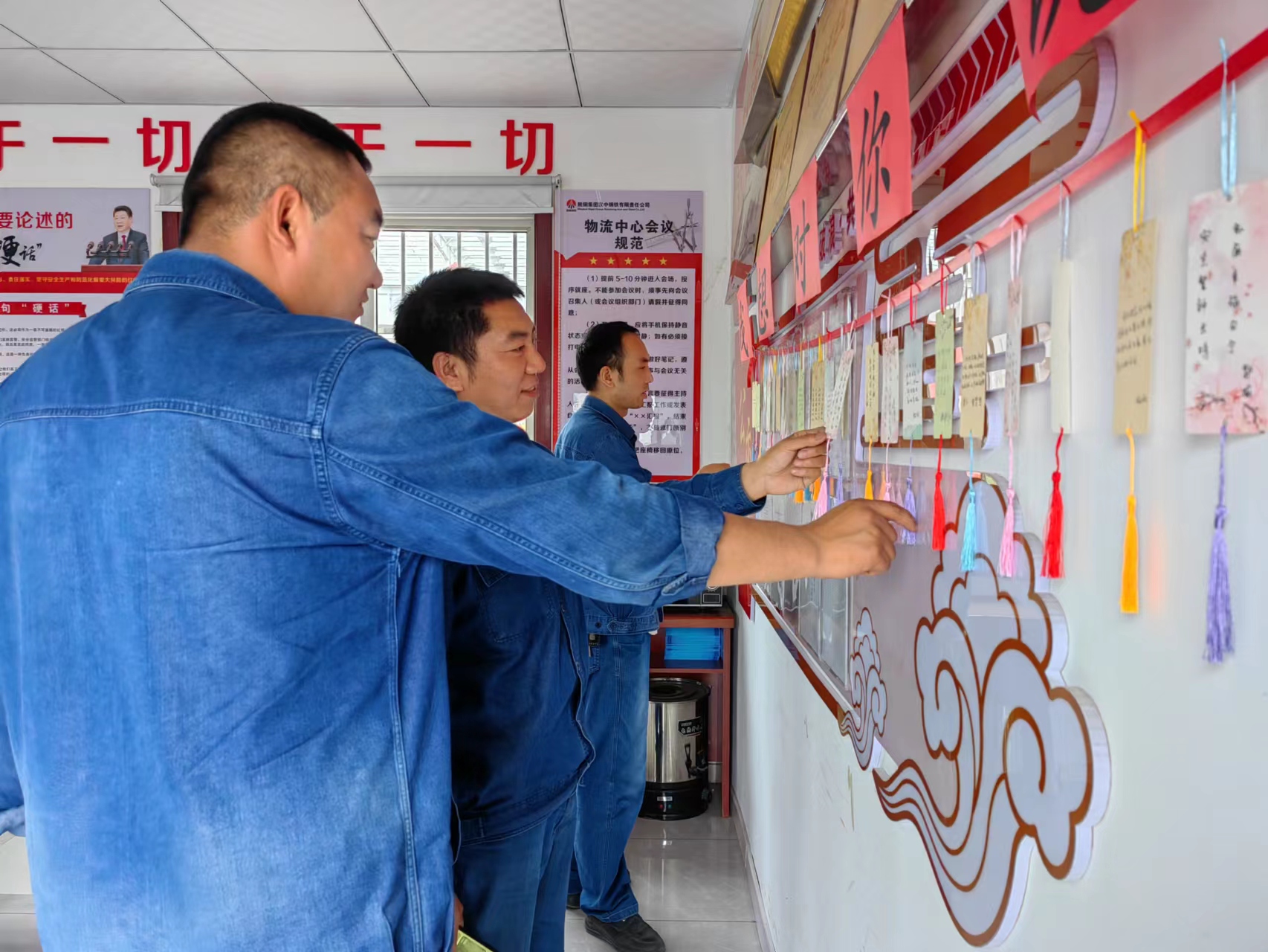 倾注“三情” 履步不停