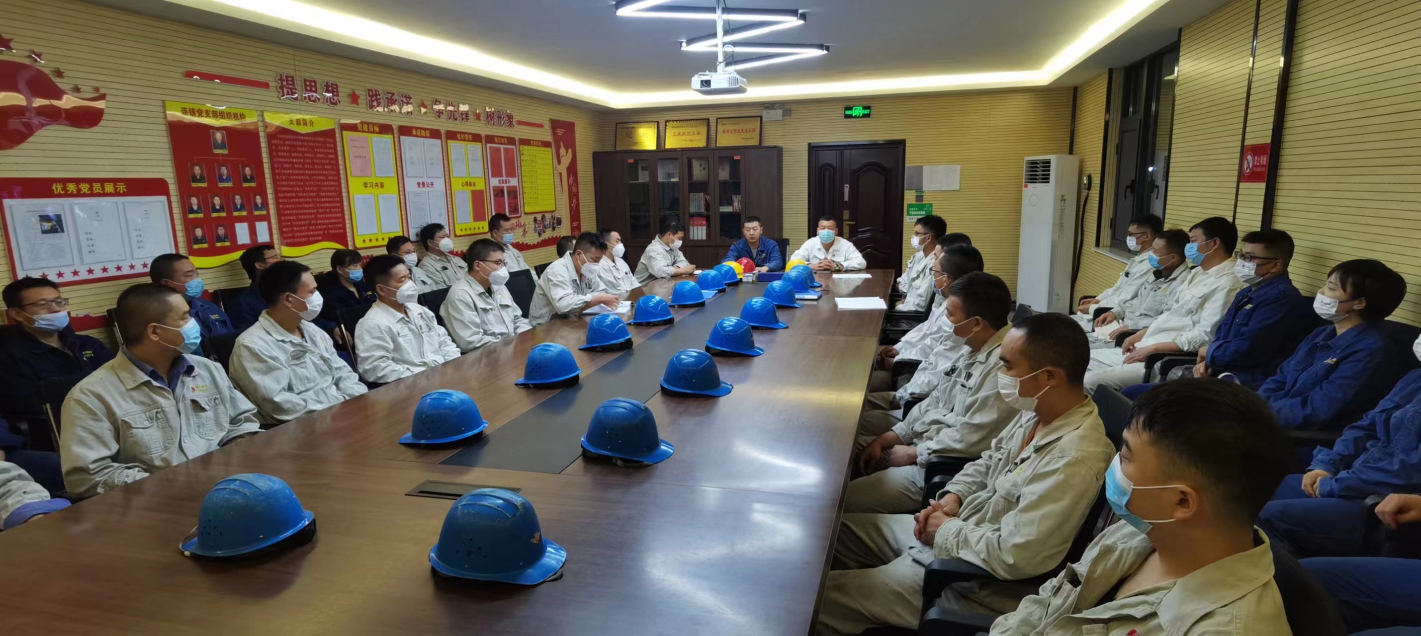 尽心尽力，打造班组特色“名片”