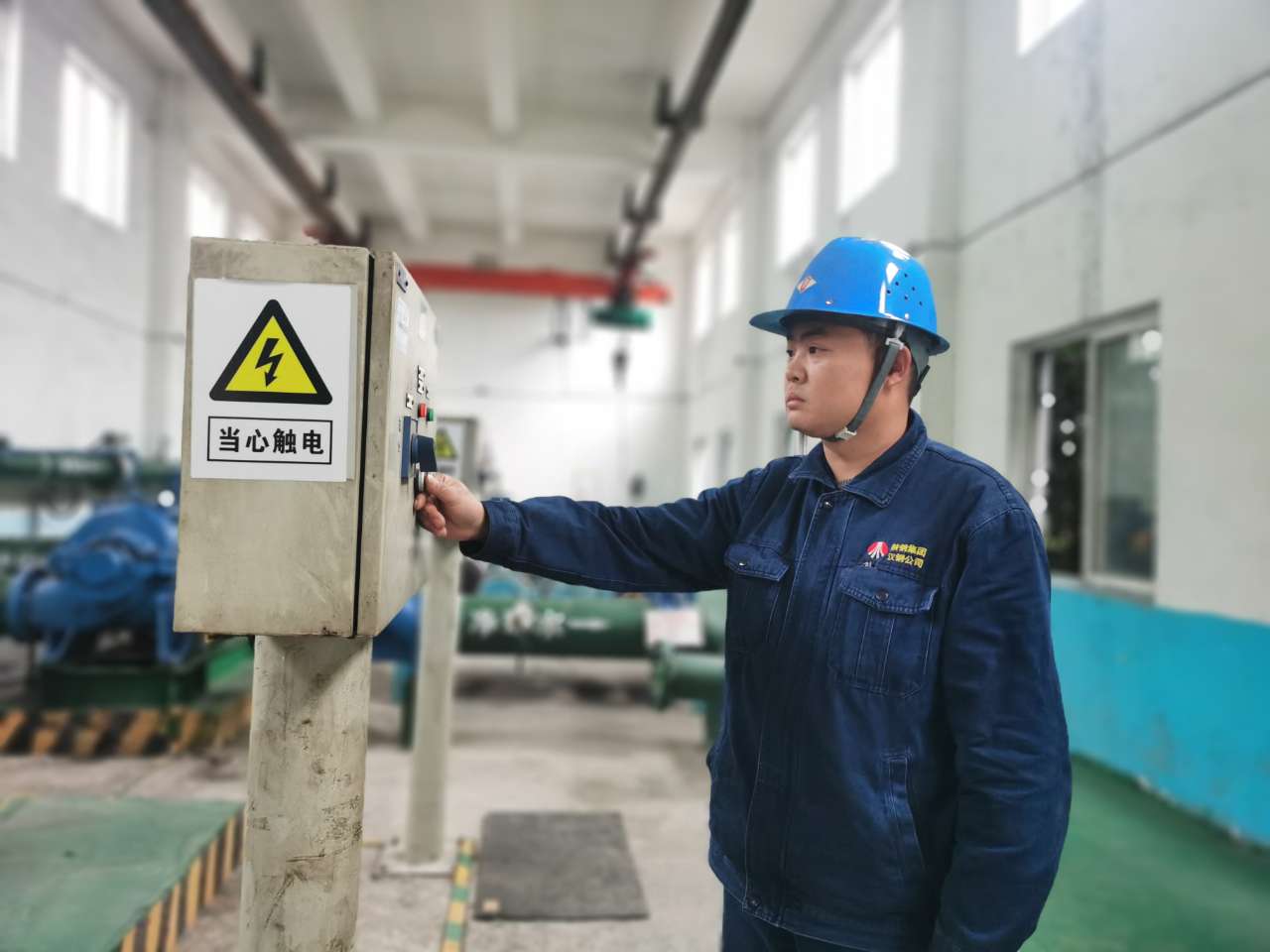 朴实无华  他是扎根钢城一线的“清道夫”