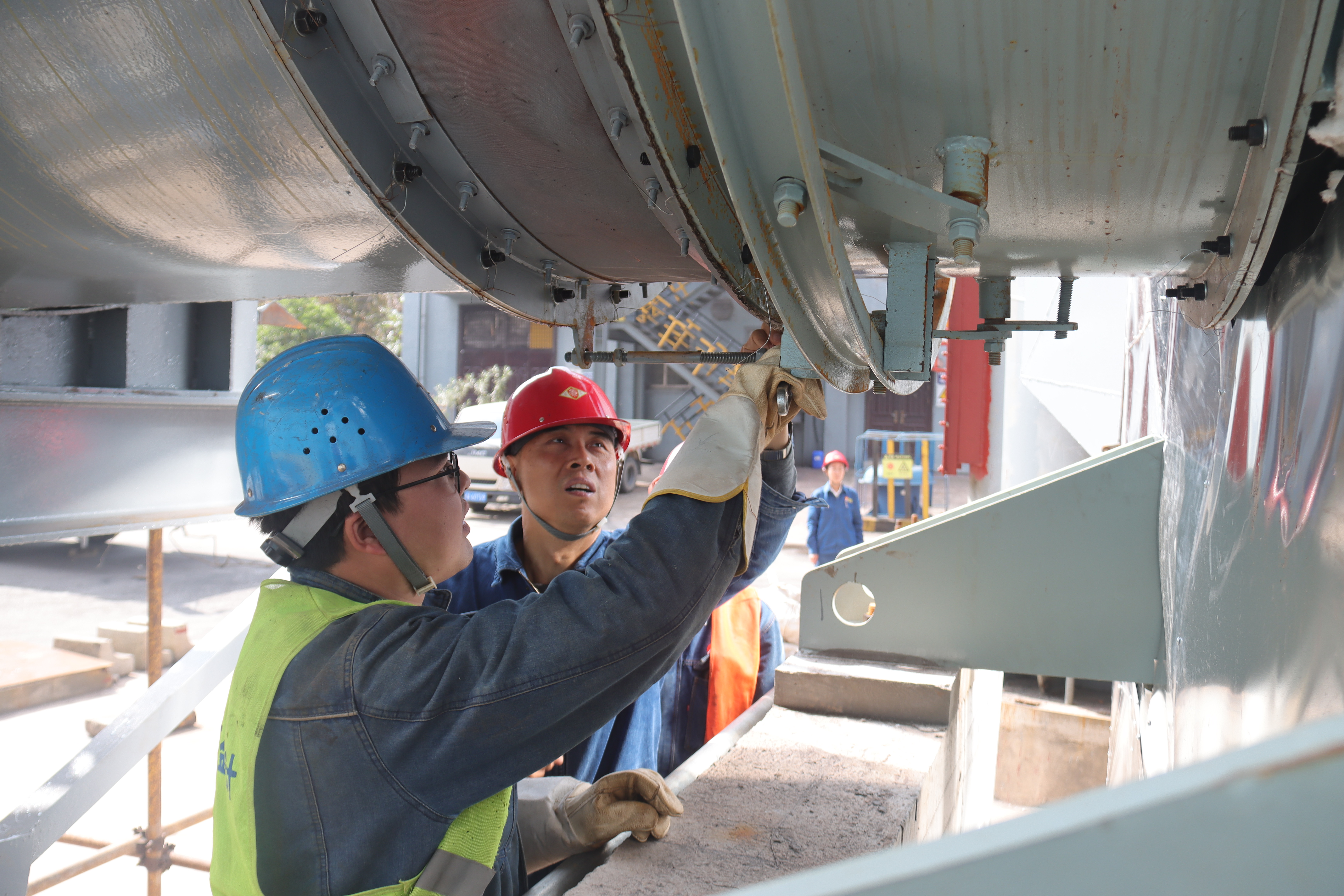 踔厉奋发抓节点 跃马扬鞭四季度