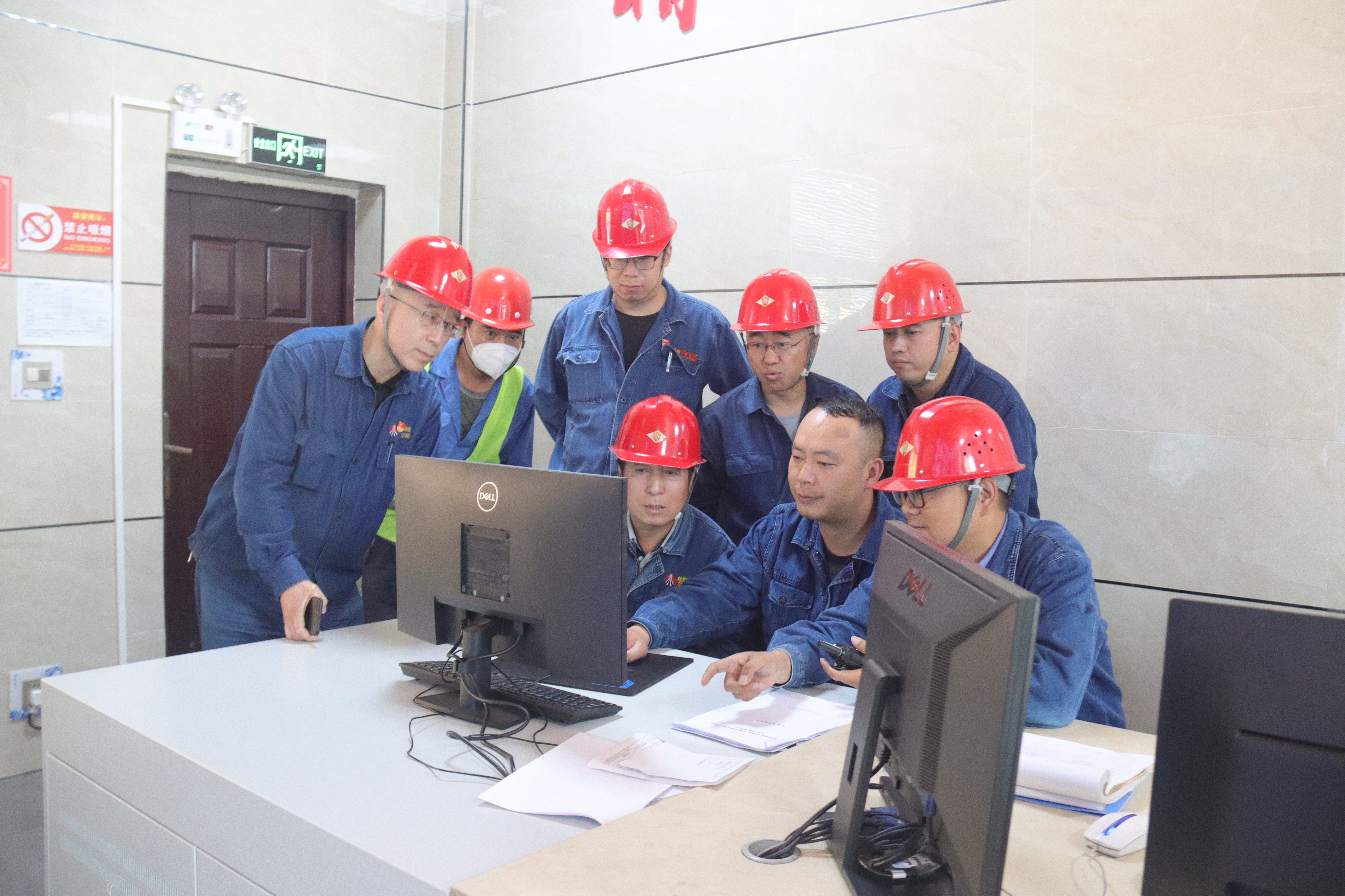 踔厉奋发抓节点 跃马扬鞭四季度