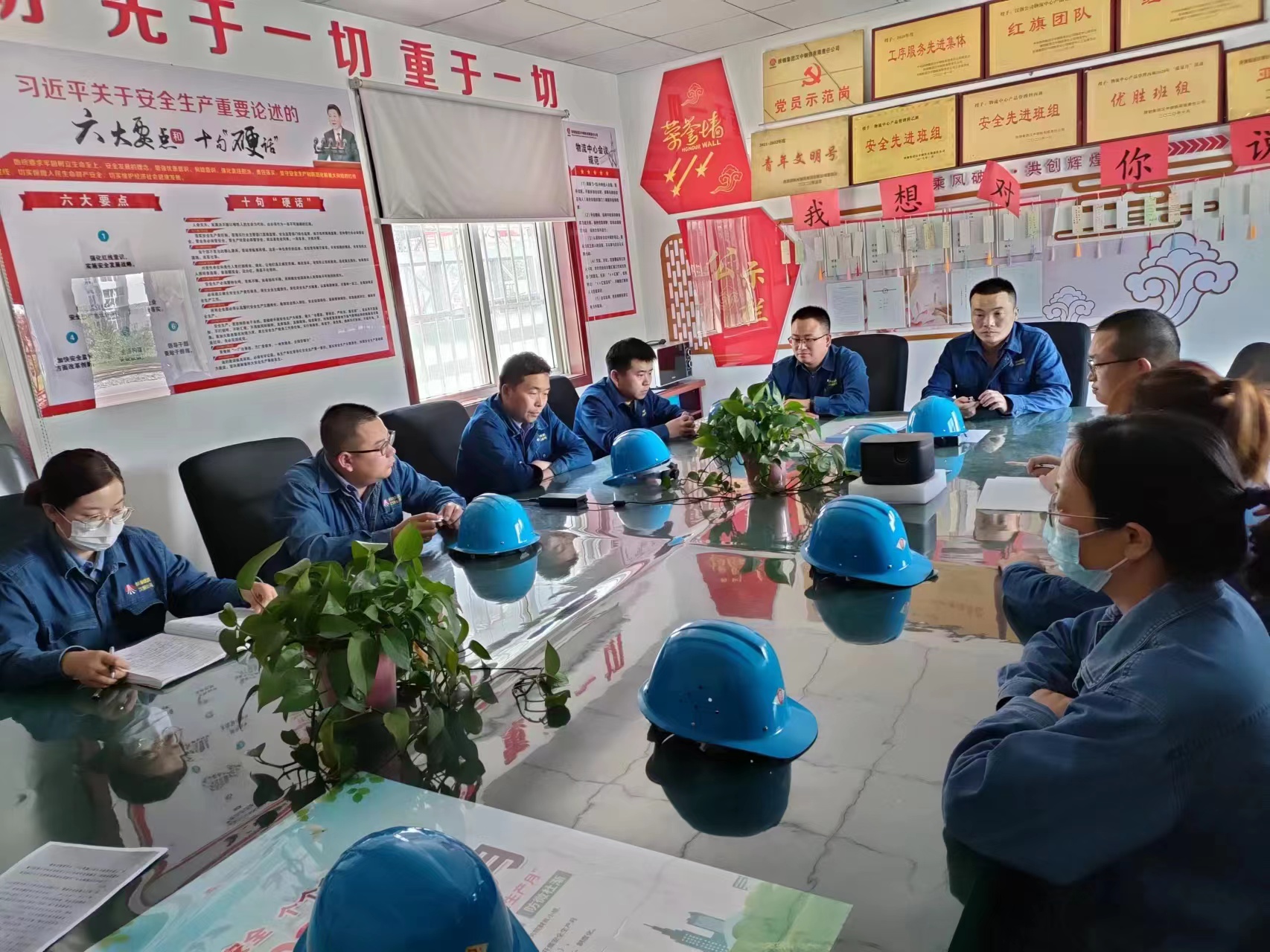 发挥“党建+”点亮“安全尾灯 发挥“党建+”点亮“安全尾灯