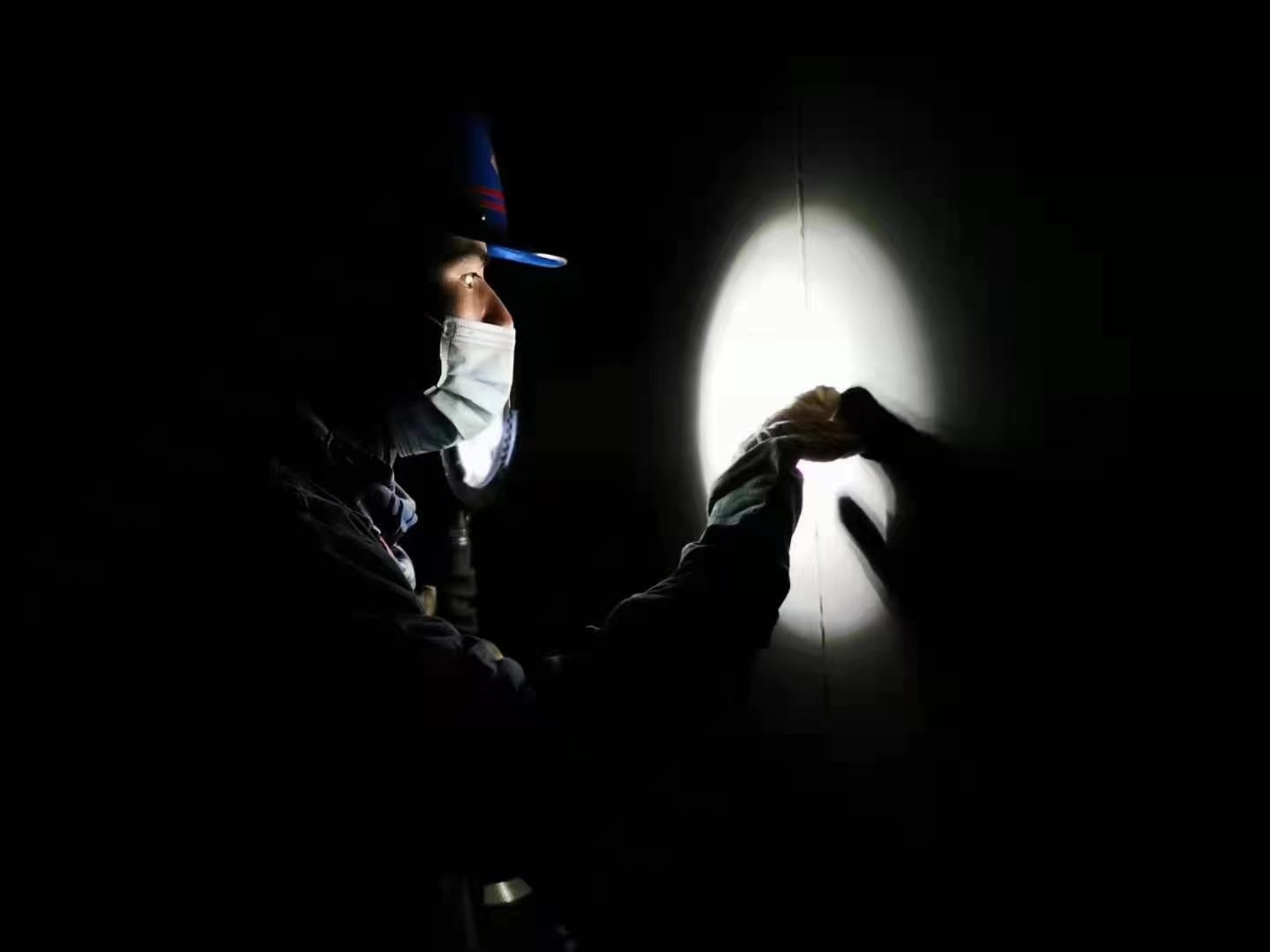 用奋斗之“笔”书写青春“画卷”