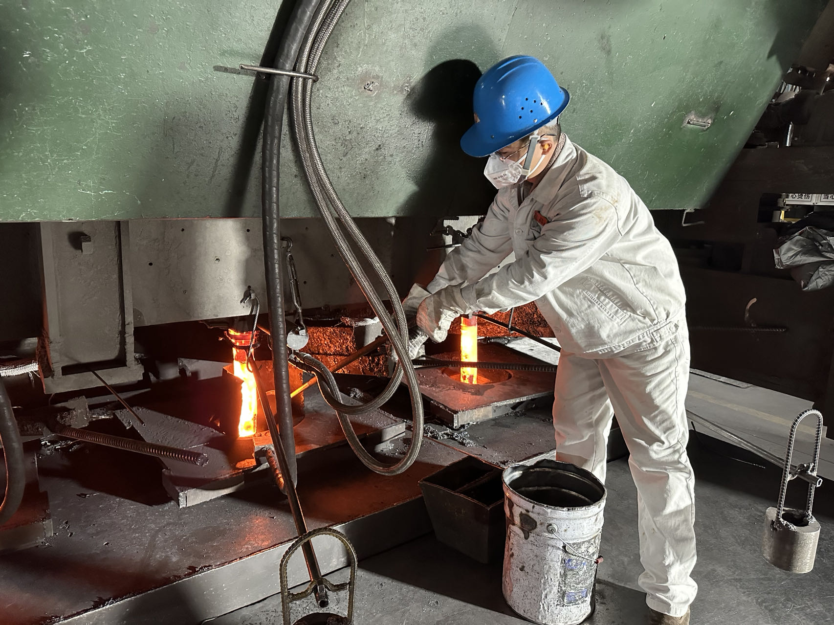 昼与夜的坚守，带你走进炼钢十二时辰