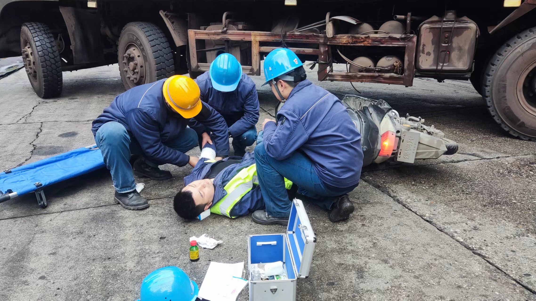 汉钢公司开展122“全国交通安全日”暨交通安全宣传月主题活动 汉钢公司开展122“全国交通安全日”暨交通安全宣传月主题活动