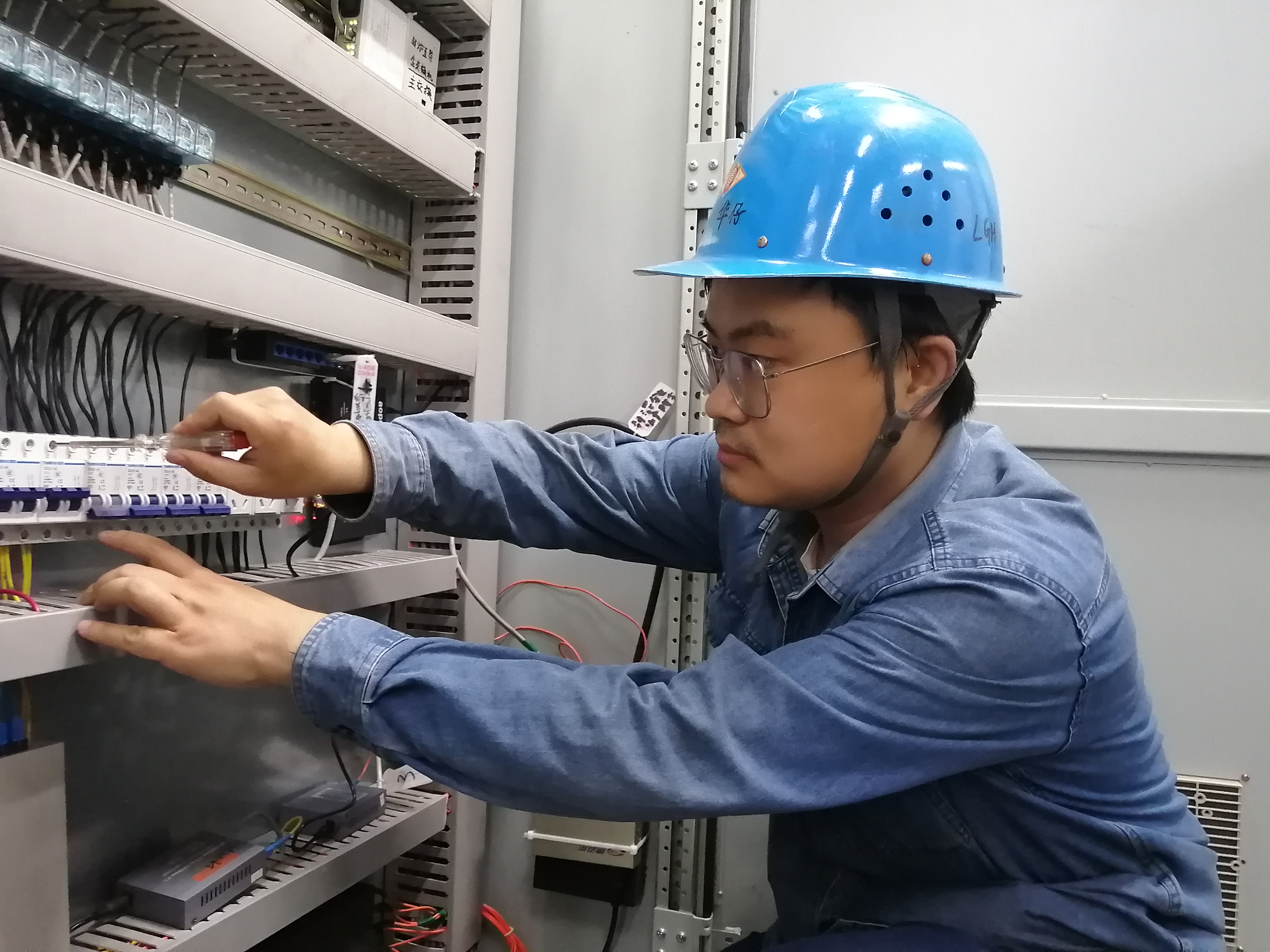 昼与夜的坚守，带你走进炼钢十二时辰