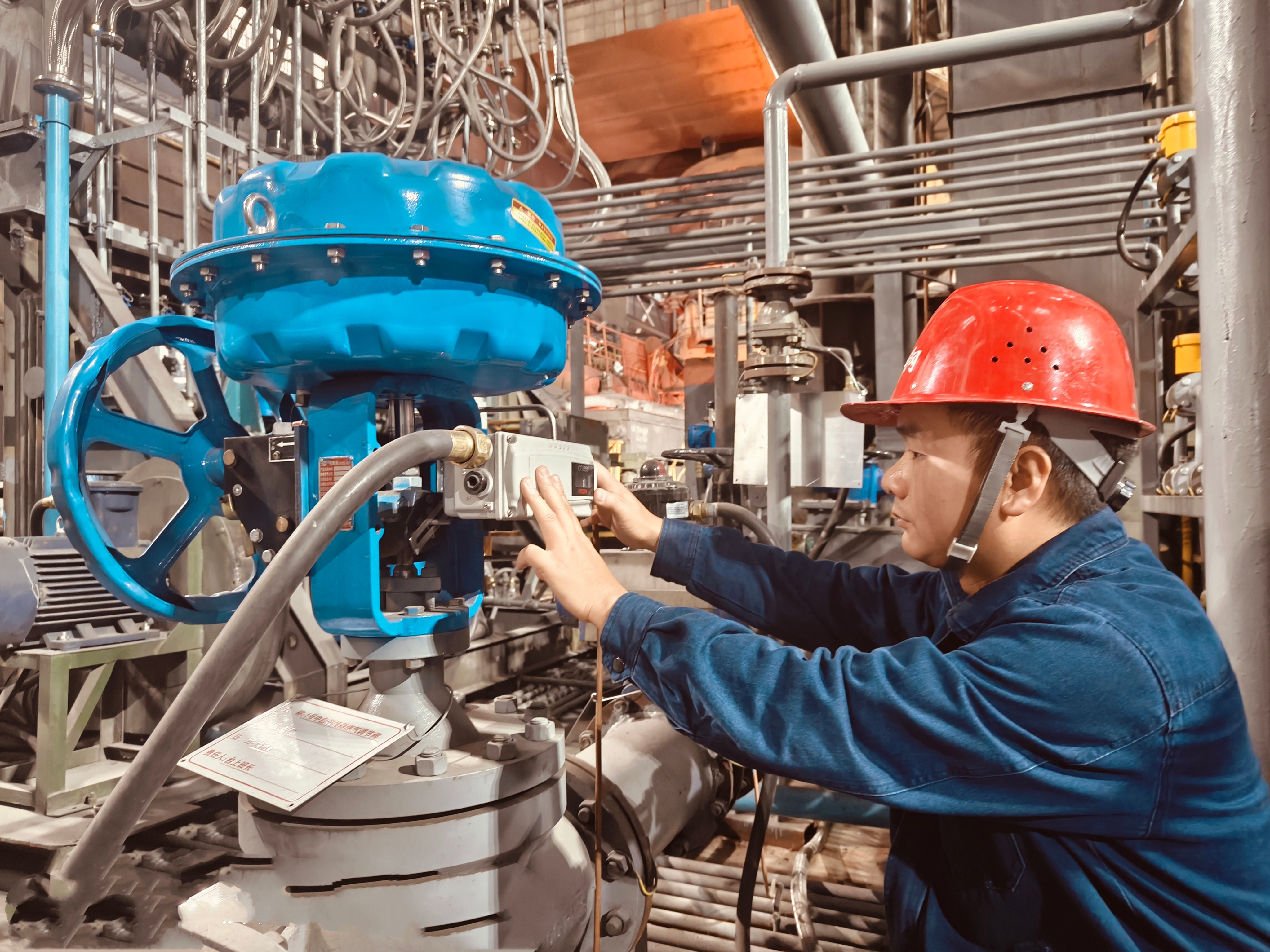 咬定目标“拉满弓”打赢年底“收官战”