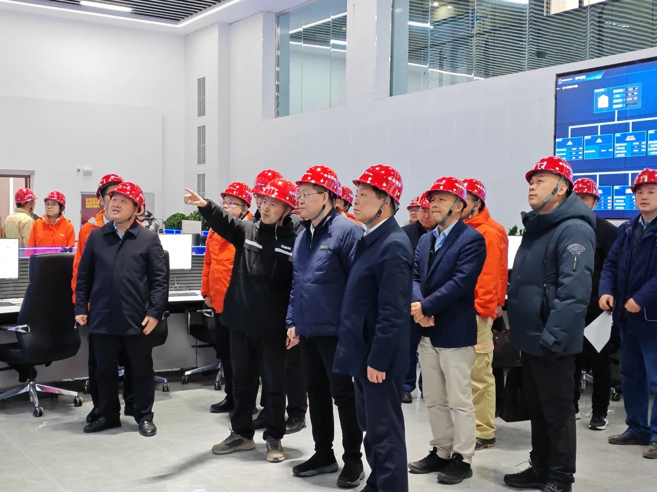 中冶赛迪集团有限公司党委书记、董事长肖学文一行到汉钢公司座谈交流