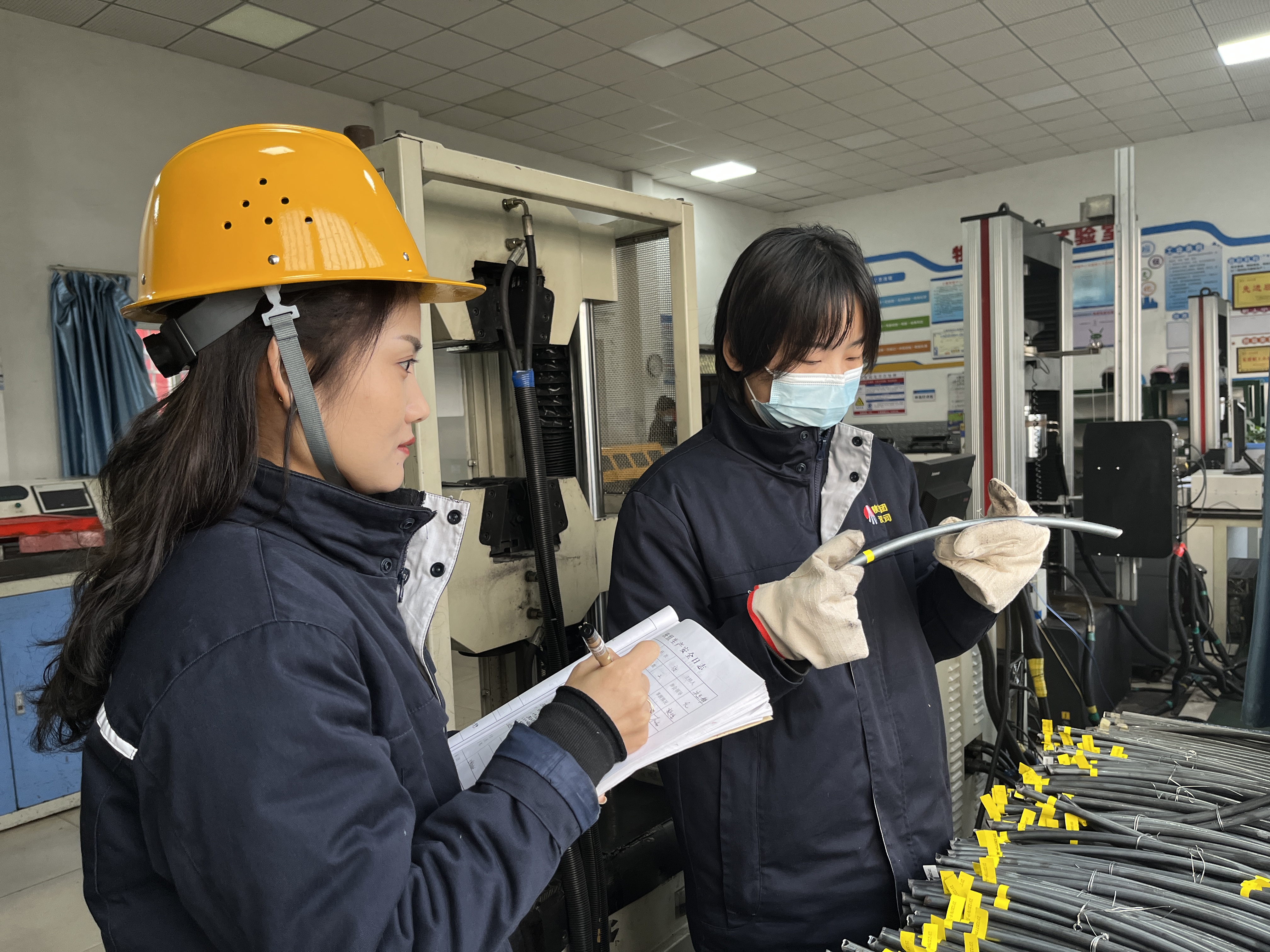 初冬时节，他们用奋斗描绘最美“色彩”