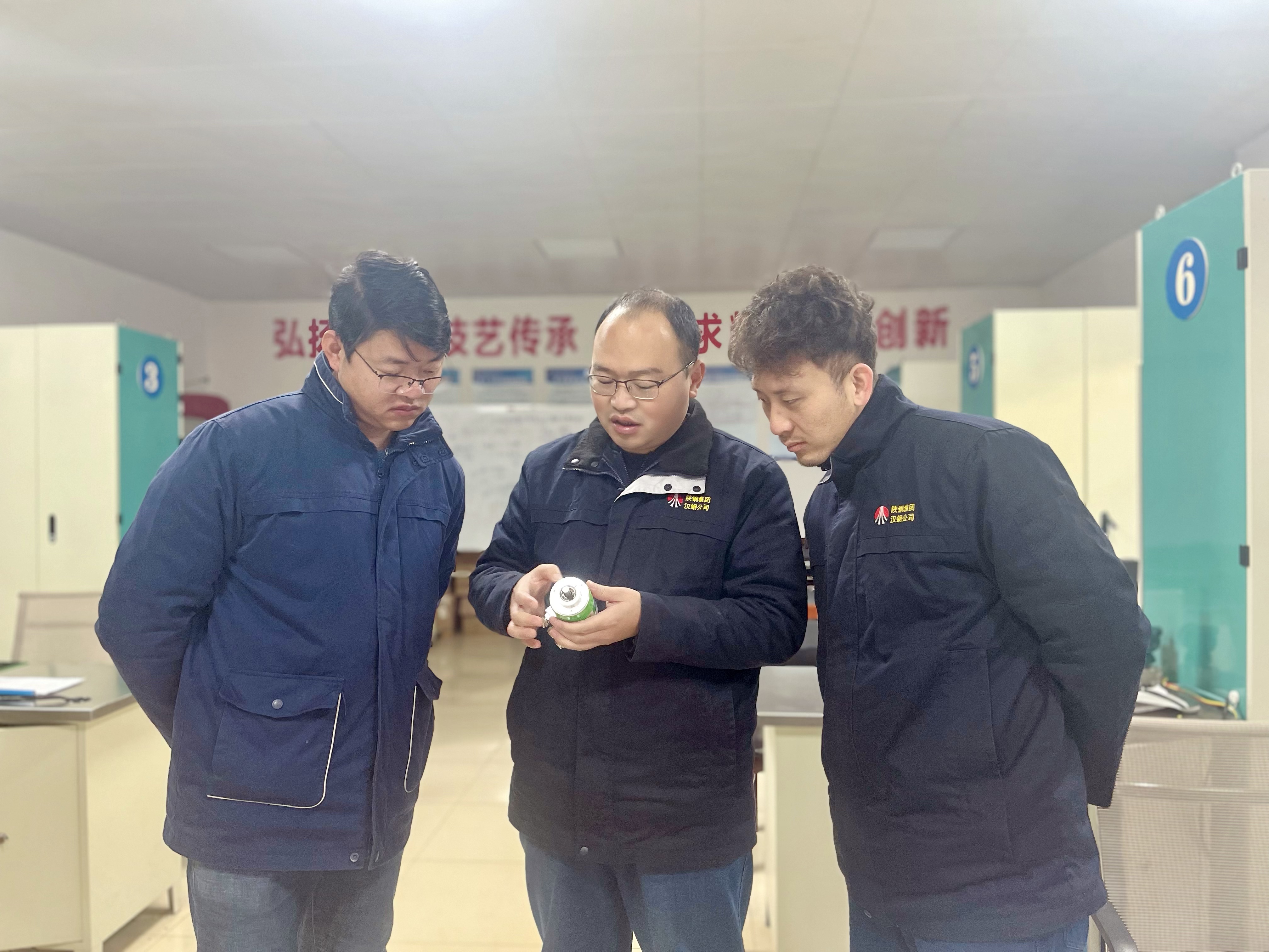 匠心传承 让桃李春满园 -记陕西省机械冶金建材系统“带徒名师”彭雅璐 匠心传承 让桃李春满园 -记陕西省机械冶金建材系统“带徒名师”彭雅璐