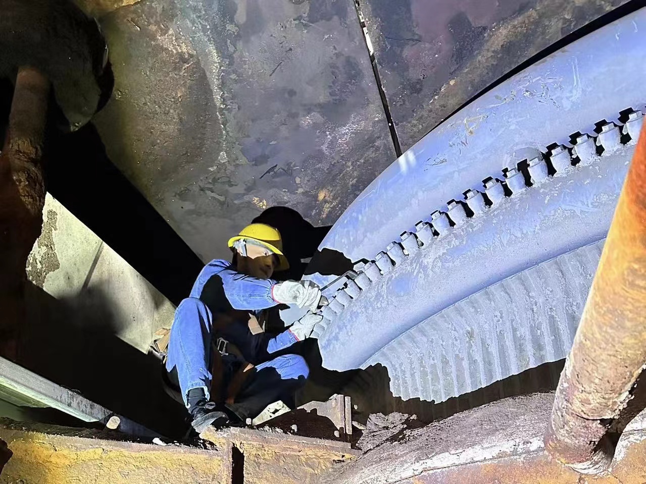 鏖战严寒,乘着“冬”风战检修 鏖战严寒,乘着“冬”风战检修