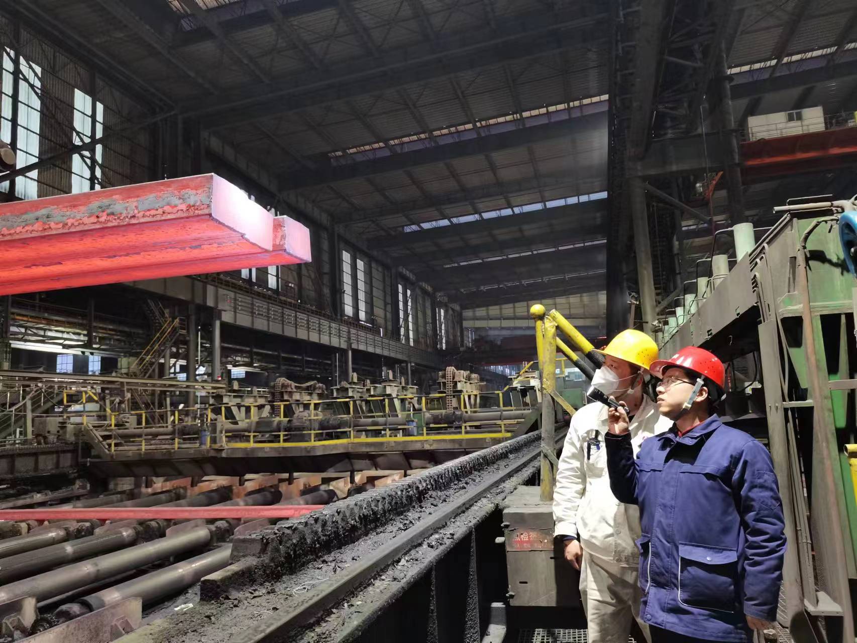 在钢花飞溅中铸造钢铁人生