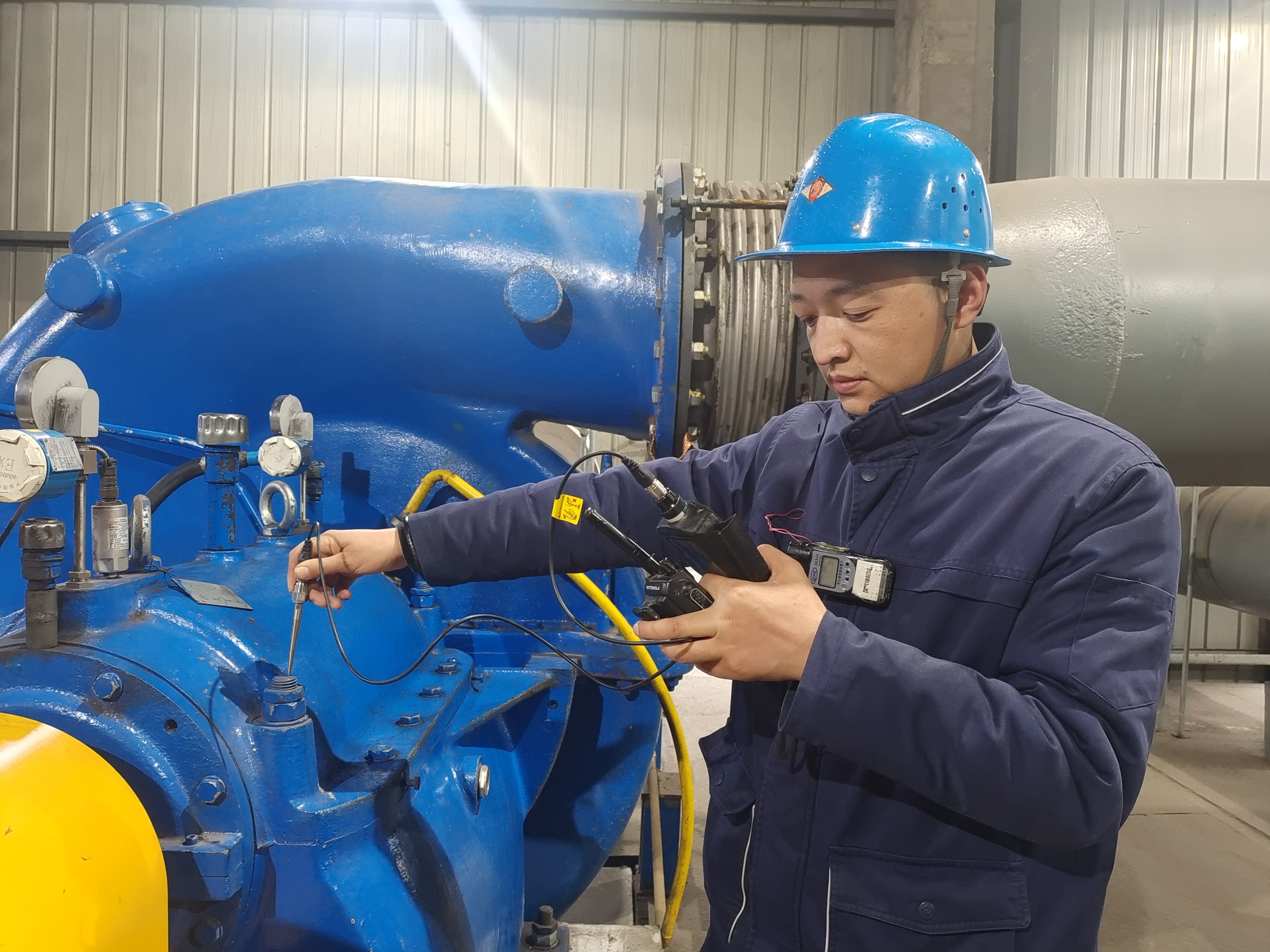 致敬!寒潮中那些坚守的身影…… 致敬!寒潮中那些坚守的身影……