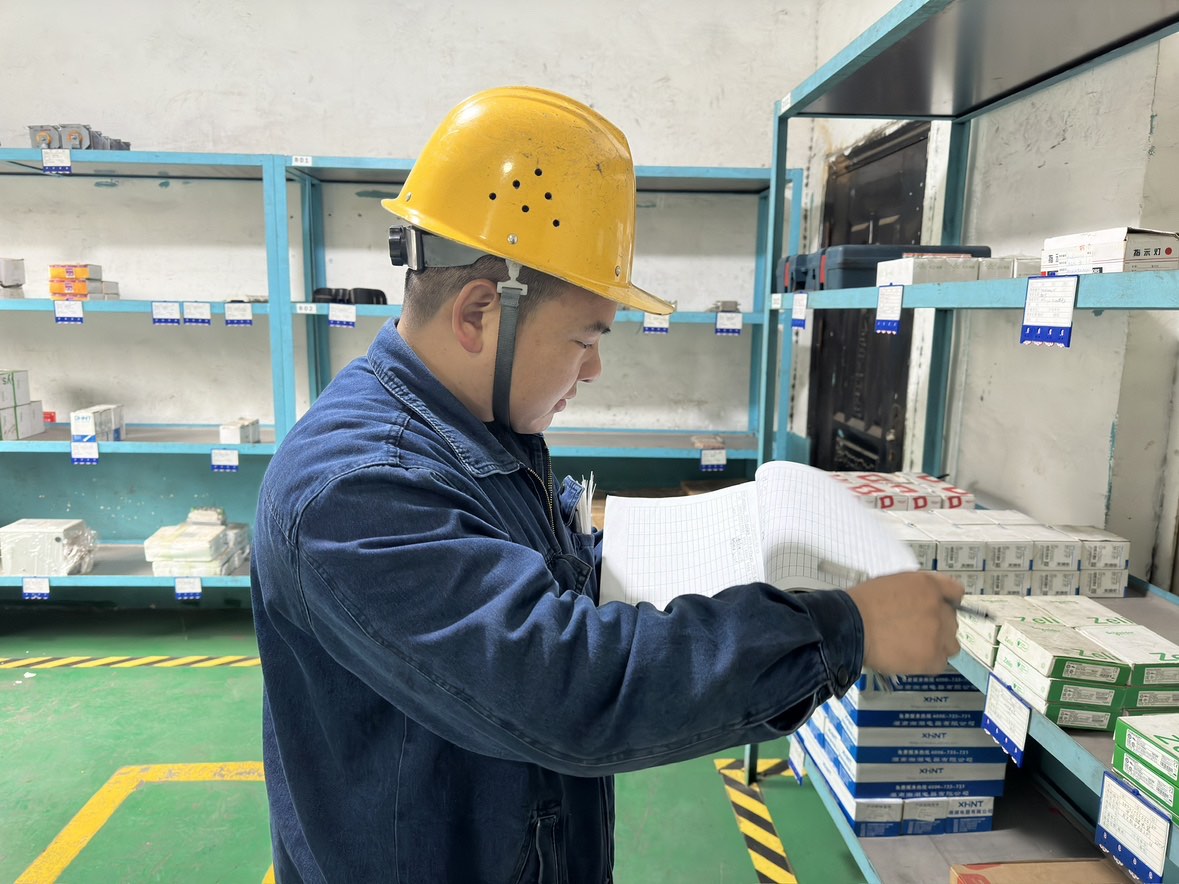 她、他、他们  是汉钢的“高空舞者”