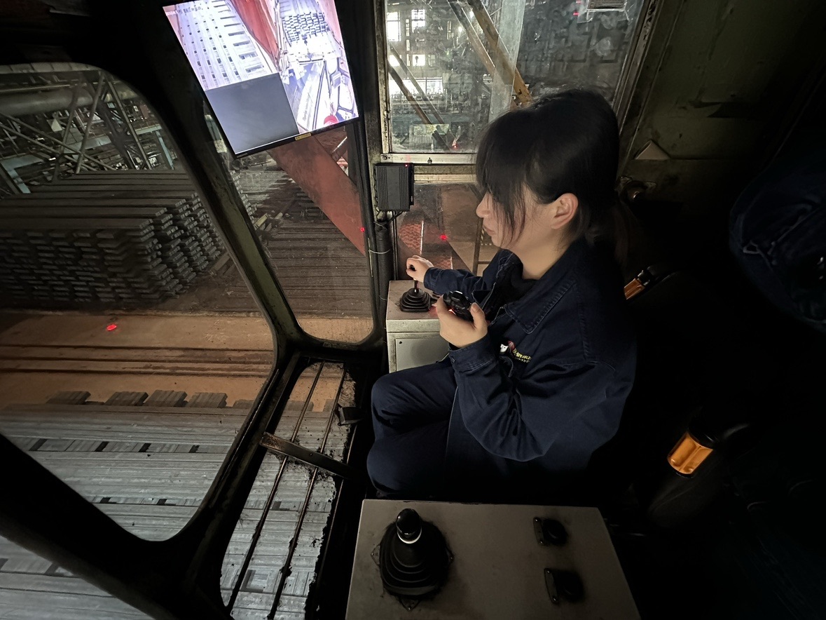 她、他、他们  是汉钢的“高空舞者”