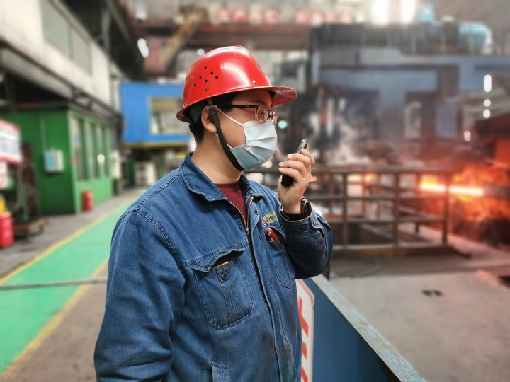 致敬  寒冬中逆行的“小人物”